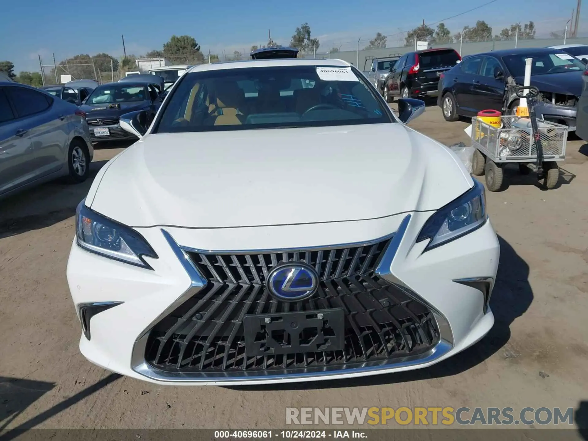 12 fotografías del automóvil dañado 58ADA1C19NU015321 LEXUS ES 300H 2022