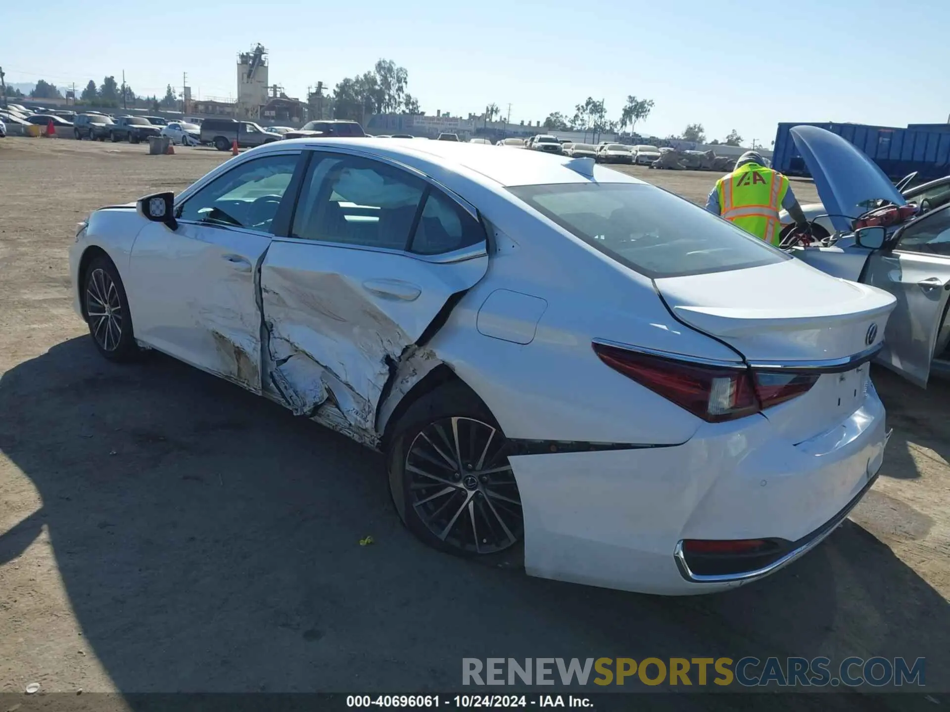 3 fotografías del automóvil dañado 58ADA1C19NU015321 LEXUS ES 300H 2022