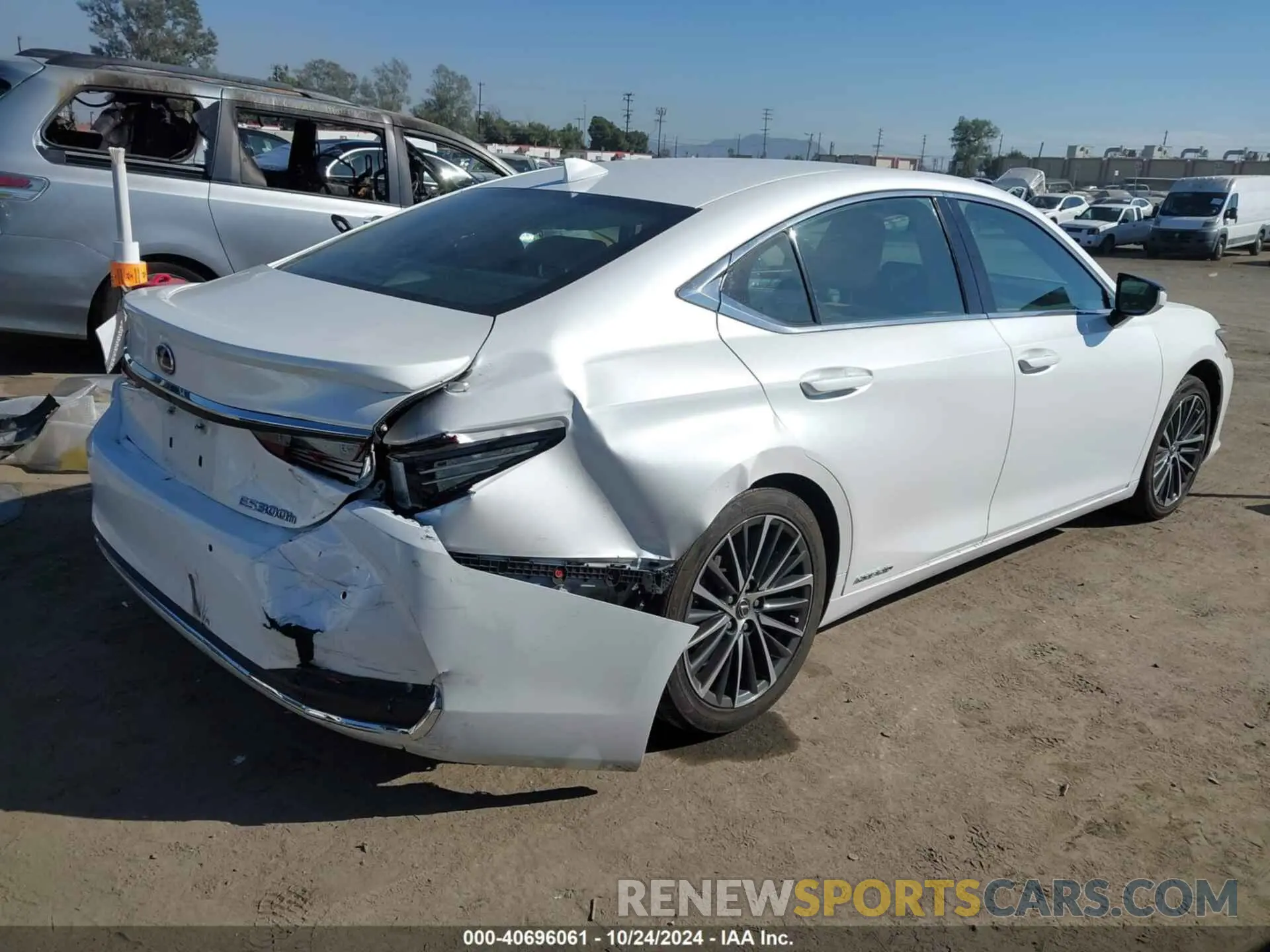 4 fotografías del automóvil dañado 58ADA1C19NU015321 LEXUS ES 300H 2022