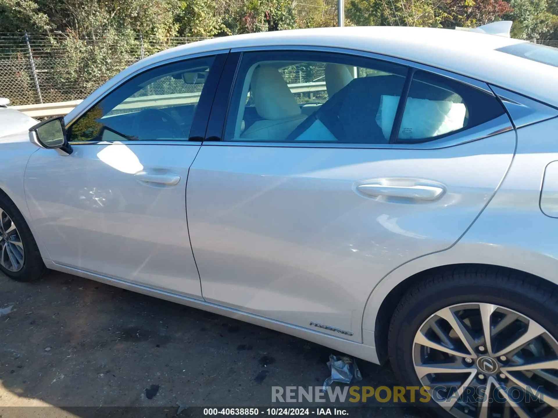 14 fotografías del automóvil dañado 58ADA1C1XNU017546 LEXUS ES 300H 2022