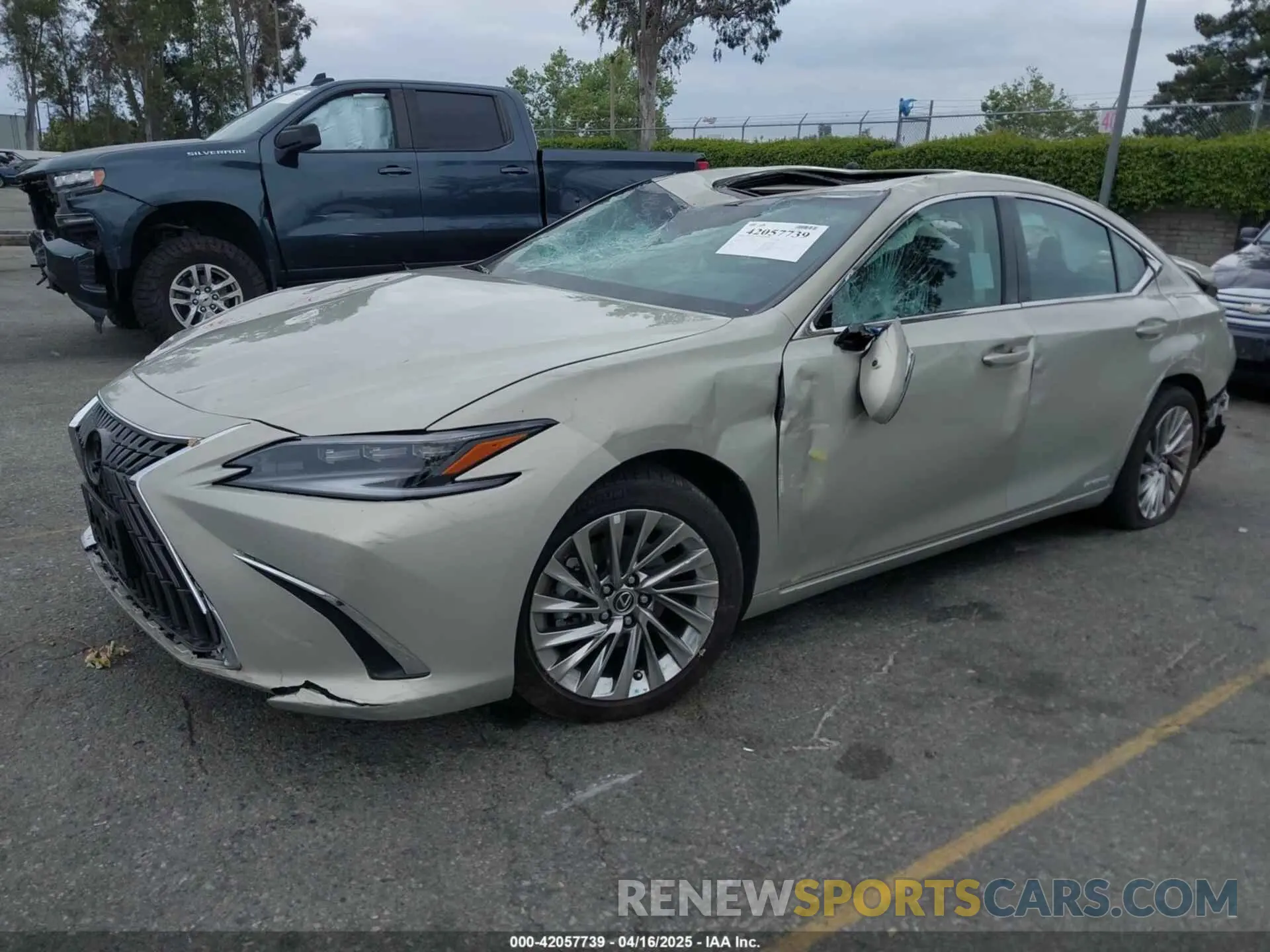 2 fotografías del automóvil dañado 58AEA1C13NU014248 LEXUS ES 300H 2022