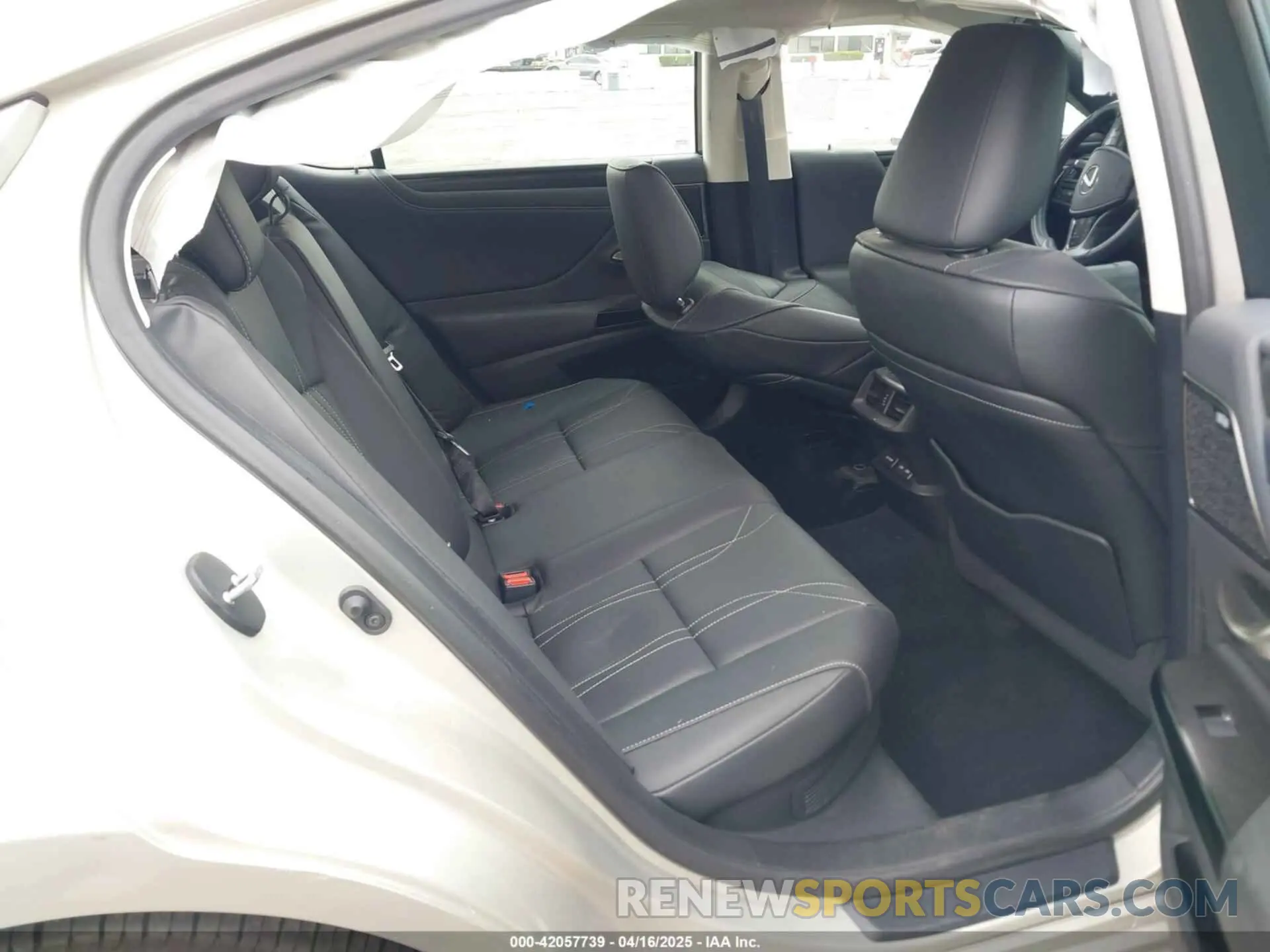 8 fotografías del automóvil dañado 58AEA1C13NU014248 LEXUS ES 300H 2022
