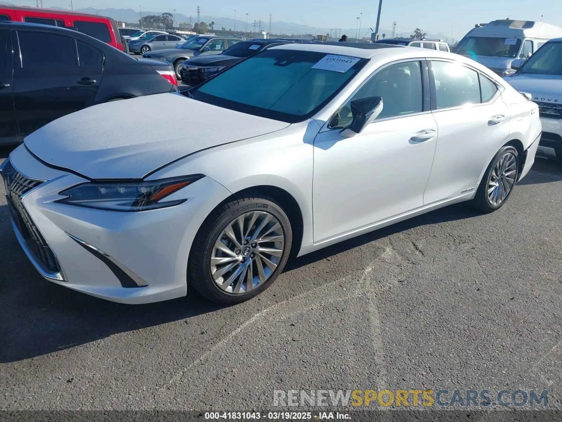 2 fotografías del automóvil dañado 58AEA1C14NU021371 LEXUS ES 300H 2022