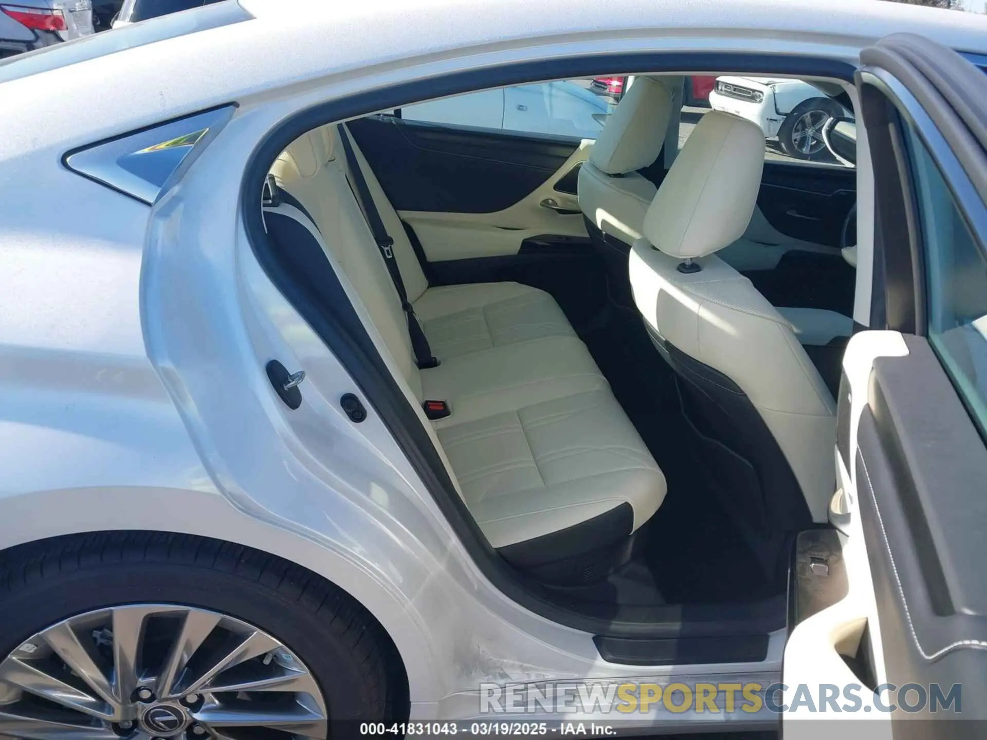 8 fotografías del automóvil dañado 58AEA1C14NU021371 LEXUS ES 300H 2022