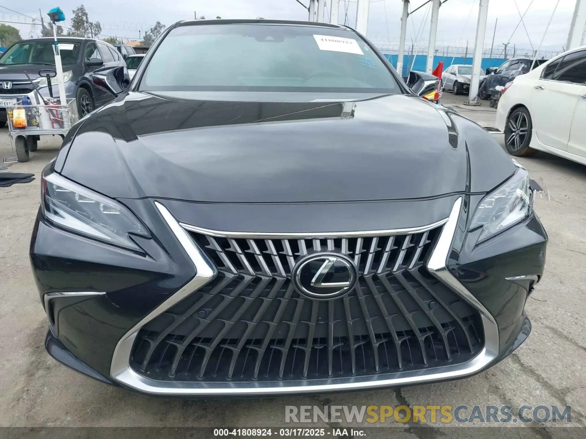 12 fotografías del automóvil dañado 58ADA1C10PU035654 LEXUS ES 300H 2023