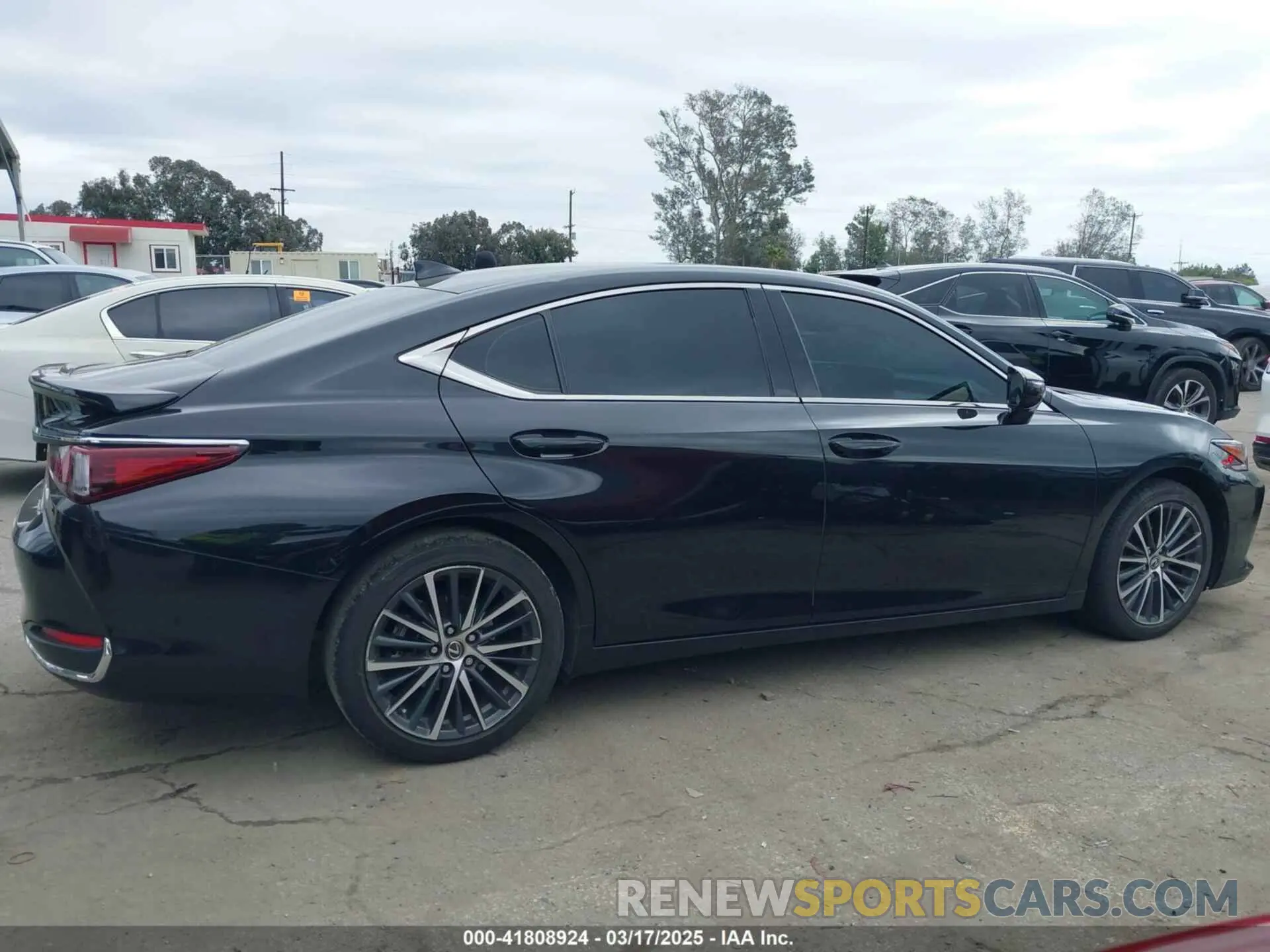 13 fotografías del automóvil dañado 58ADA1C10PU035654 LEXUS ES 300H 2023