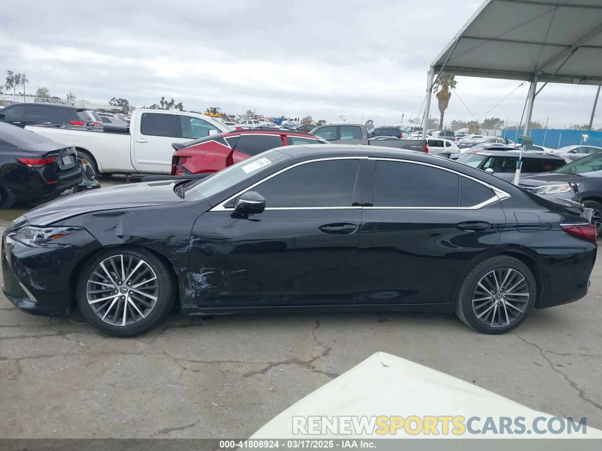14 fotografías del automóvil dañado 58ADA1C10PU035654 LEXUS ES 300H 2023