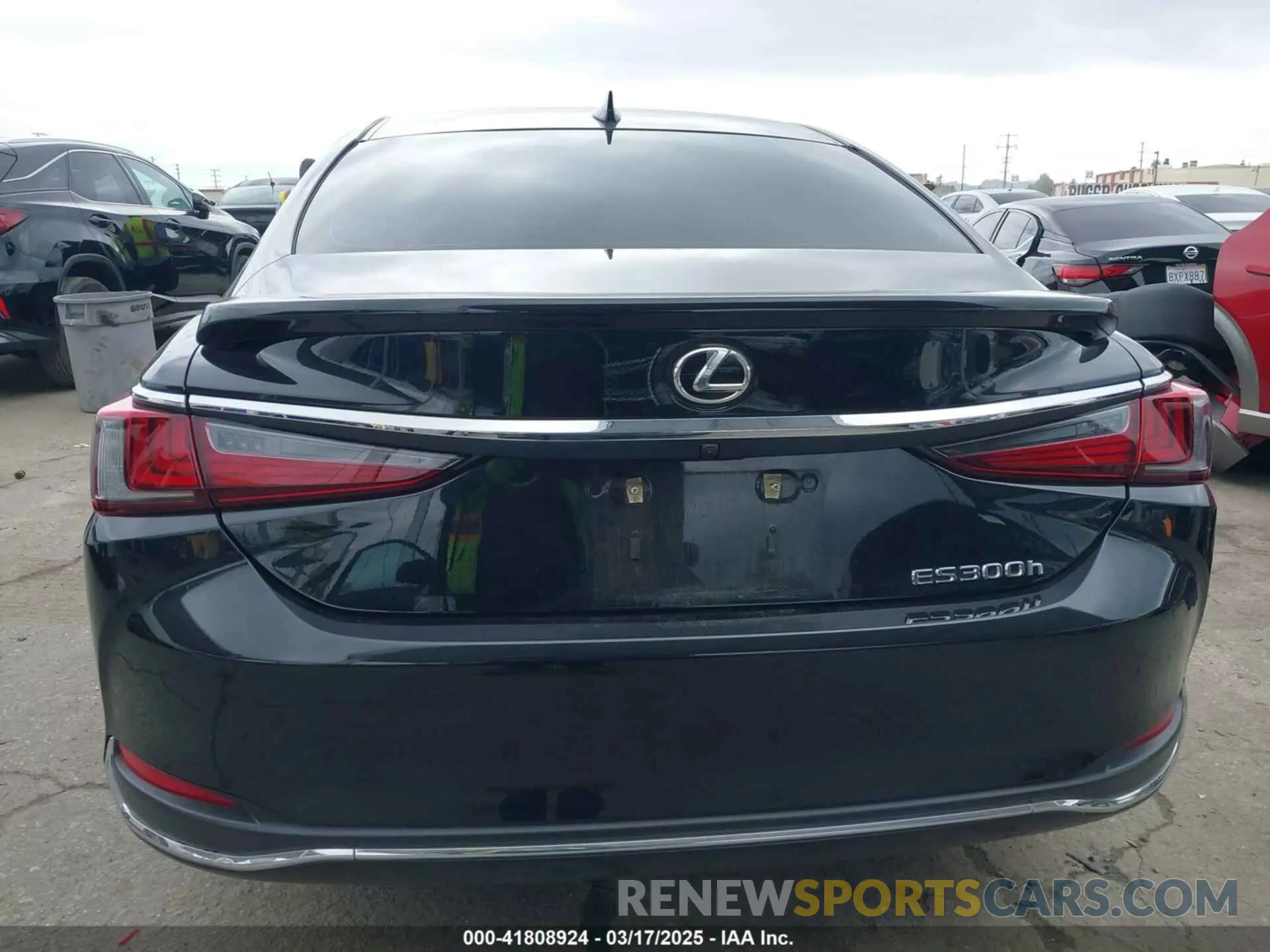 16 fotografías del automóvil dañado 58ADA1C10PU035654 LEXUS ES 300H 2023