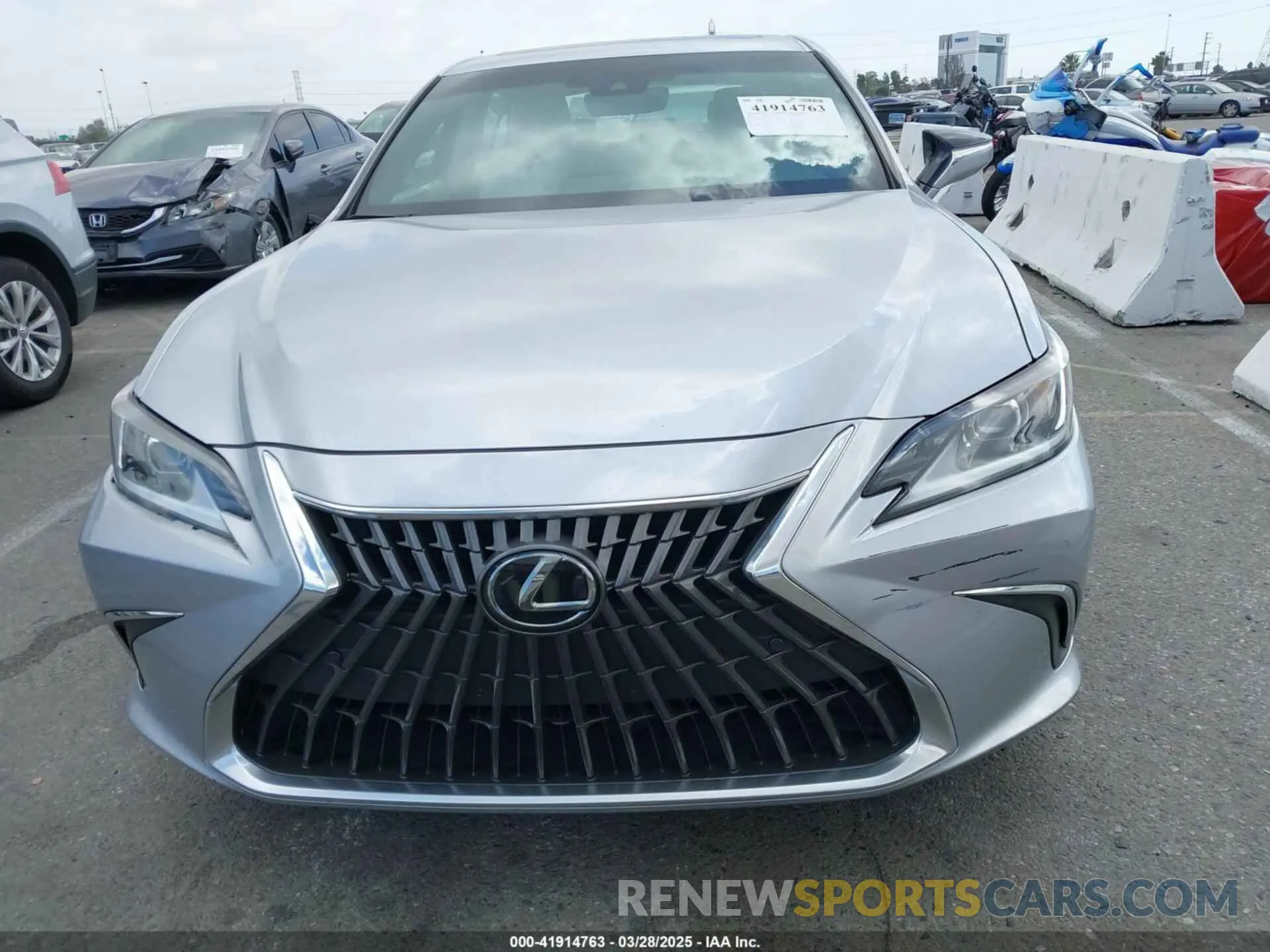 12 fotografías del automóvil dañado 58ADA1C10PU036237 LEXUS ES 300H 2023