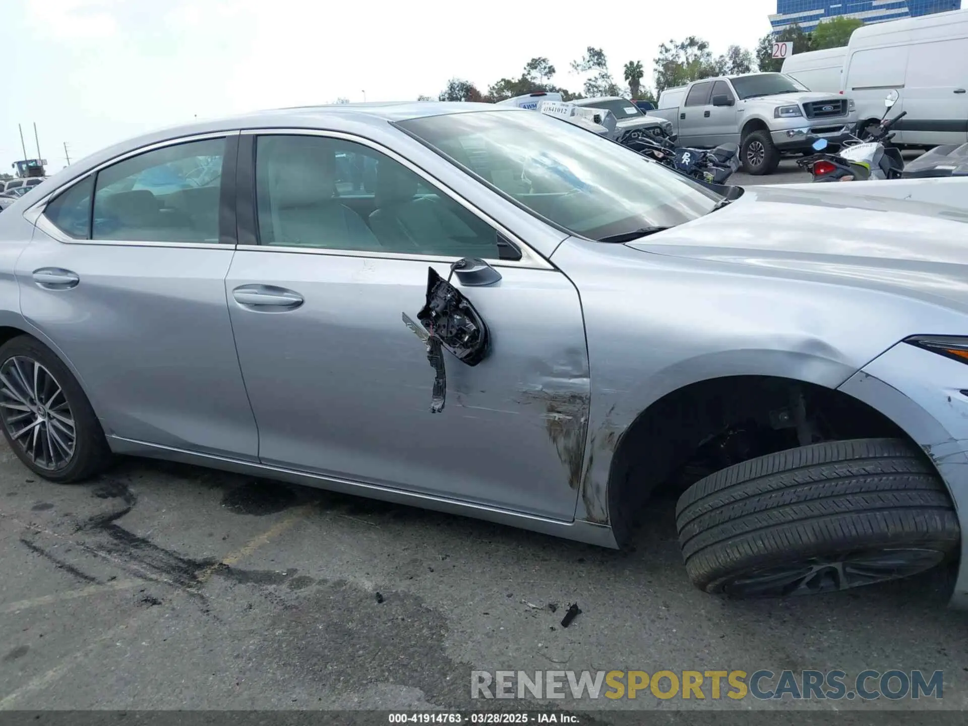 13 fotografías del automóvil dañado 58ADA1C10PU036237 LEXUS ES 300H 2023