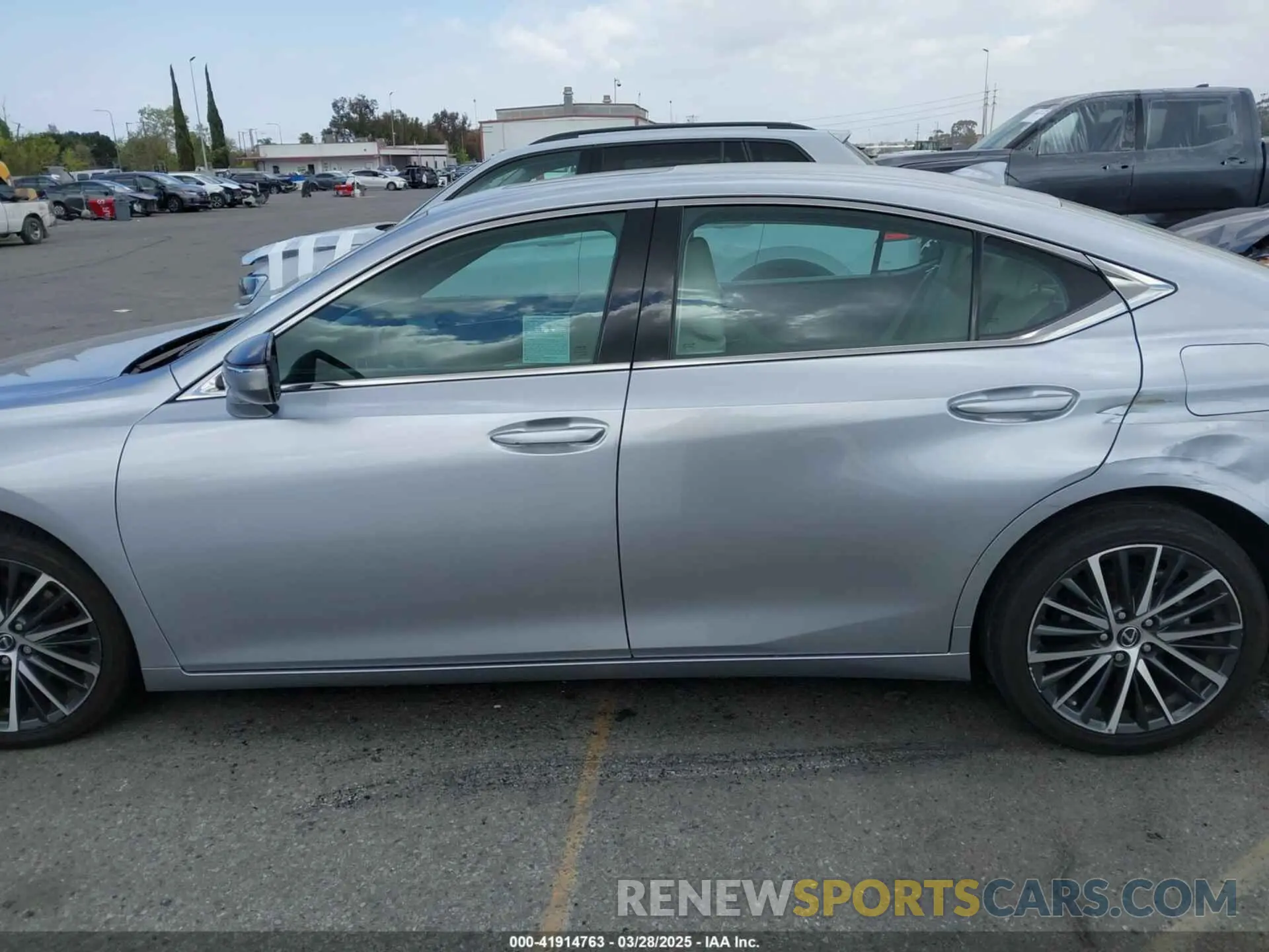 14 fotografías del automóvil dañado 58ADA1C10PU036237 LEXUS ES 300H 2023