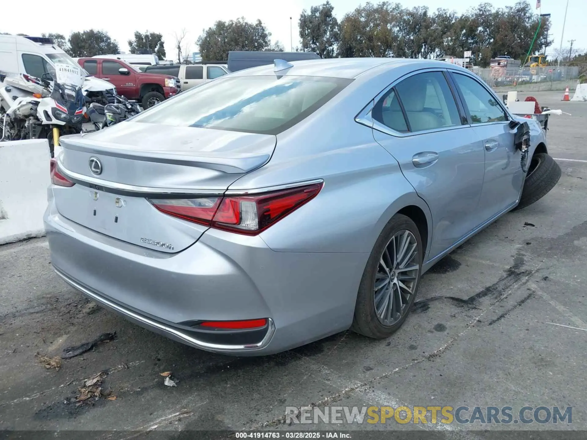 4 fotografías del automóvil dañado 58ADA1C10PU036237 LEXUS ES 300H 2023