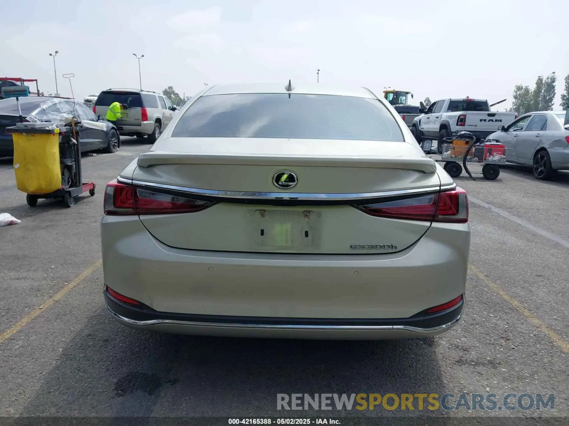 16 fotografías del automóvil dañado 58ADA1C11PU031239 LEXUS ES 300H 2023