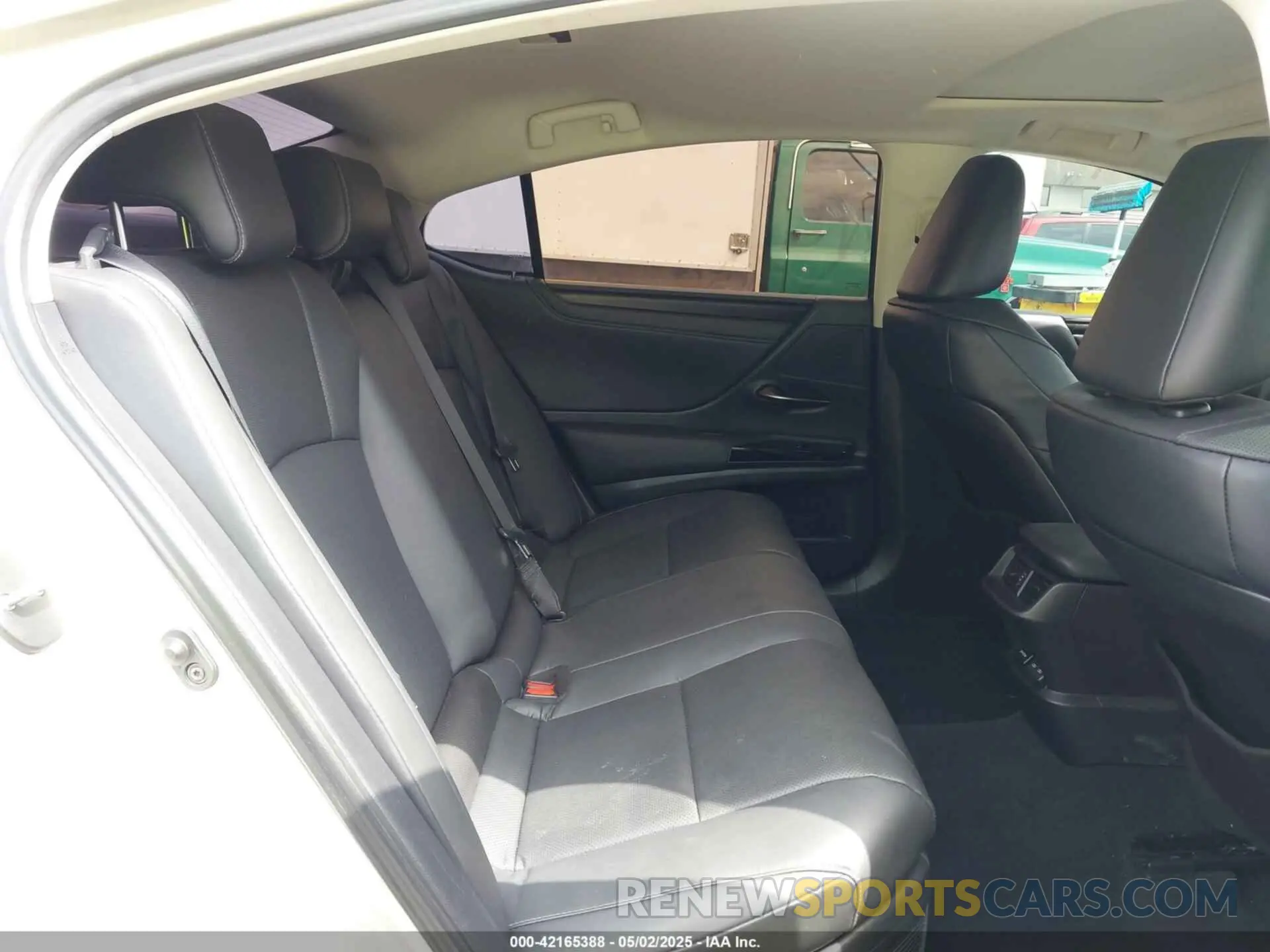 8 fotografías del automóvil dañado 58ADA1C11PU031239 LEXUS ES 300H 2023