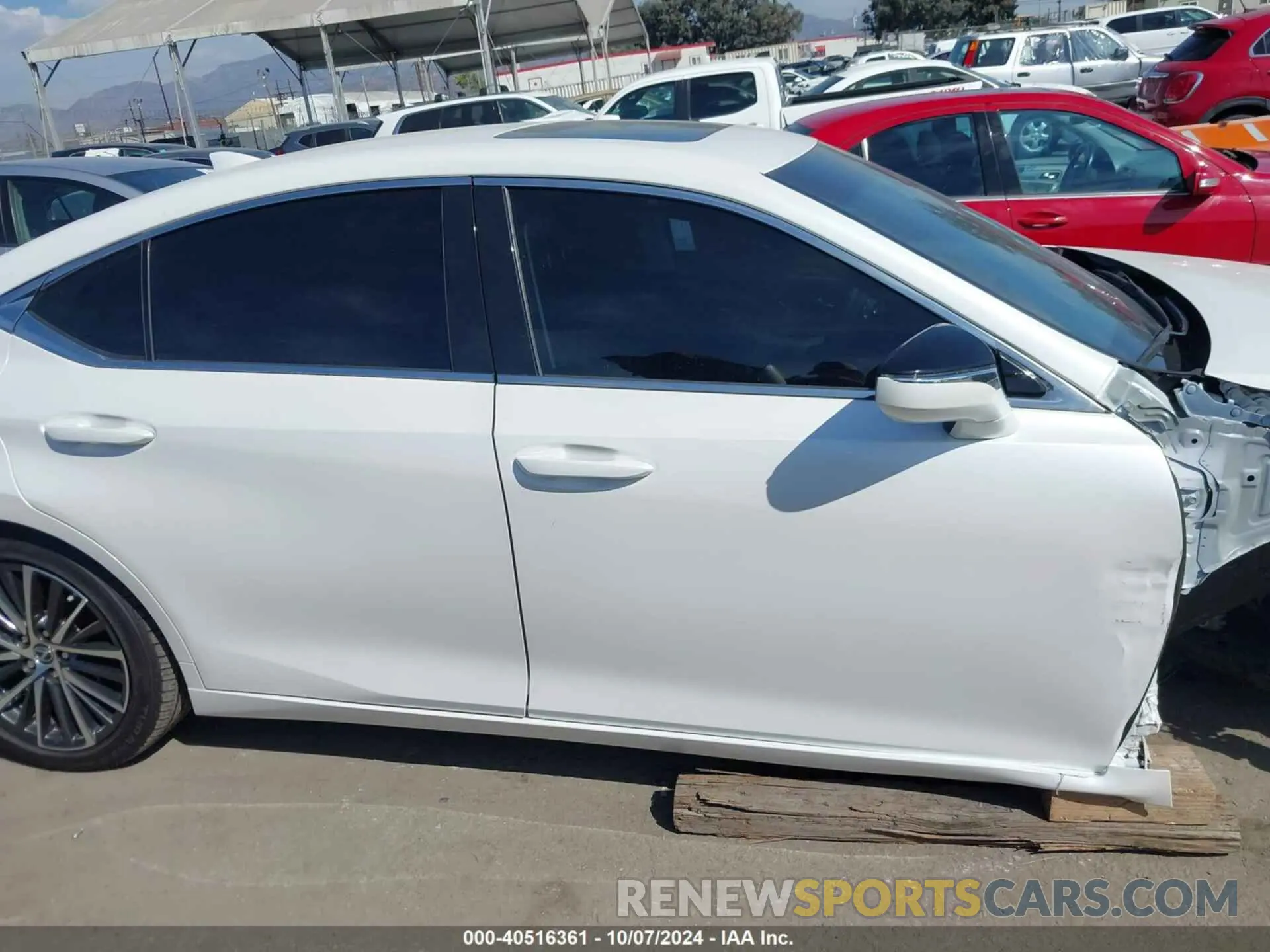 14 fotografías del automóvil dañado 58ADA1C14PU034863 LEXUS ES 300H 2023
