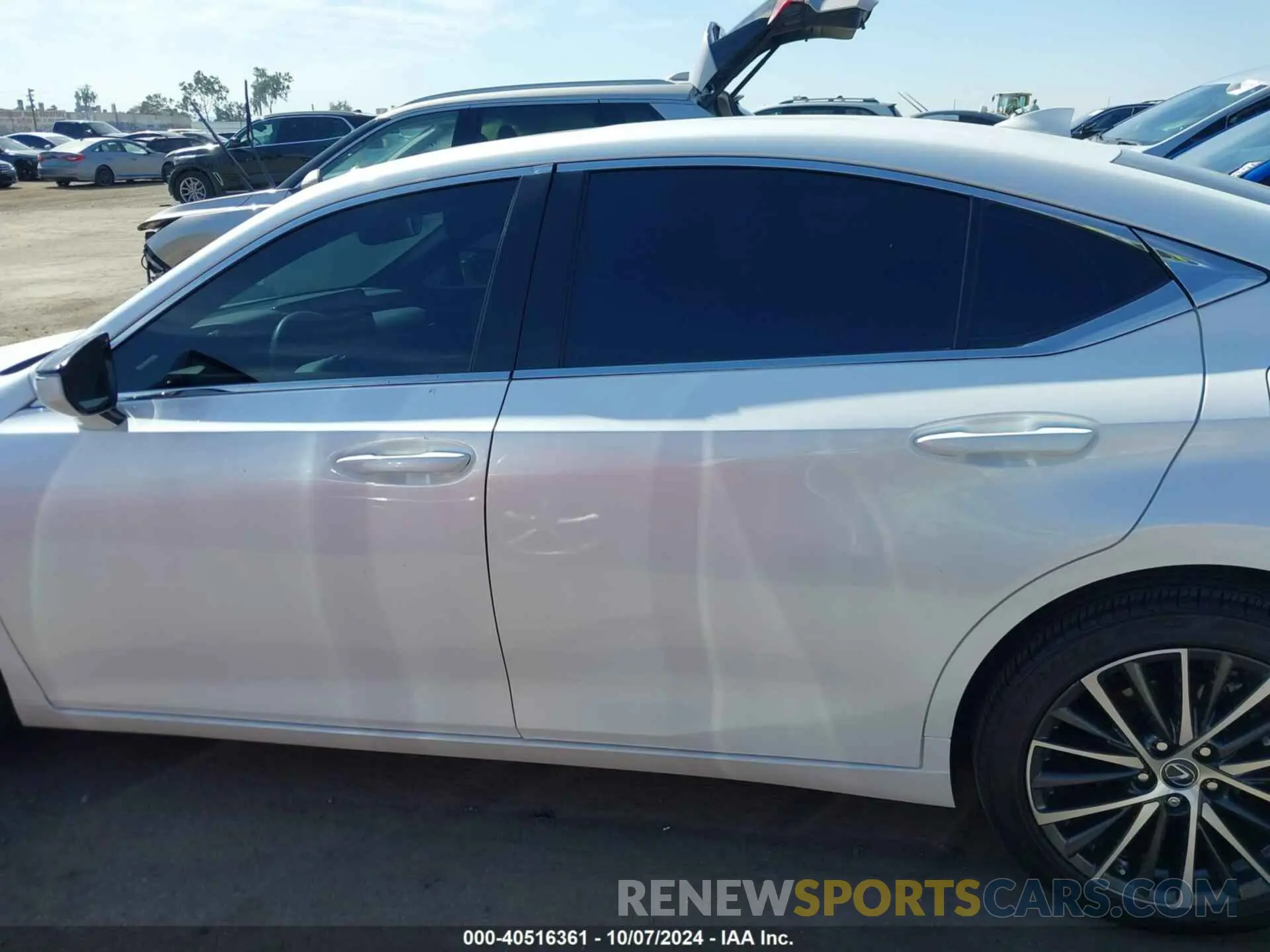 15 fotografías del automóvil dañado 58ADA1C14PU034863 LEXUS ES 300H 2023