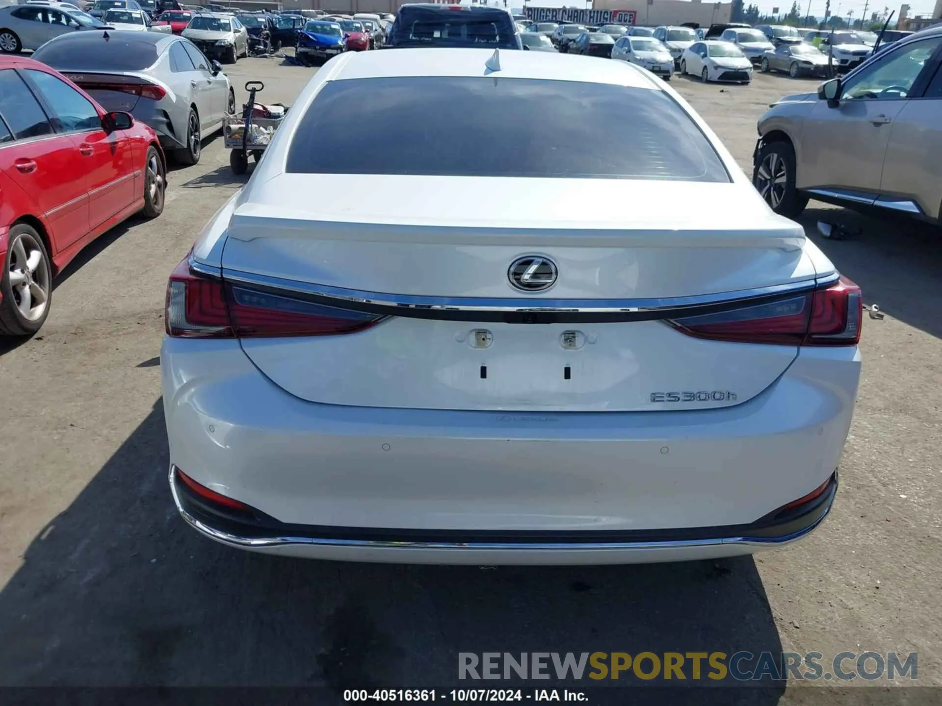 17 fotografías del automóvil dañado 58ADA1C14PU034863 LEXUS ES 300H 2023
