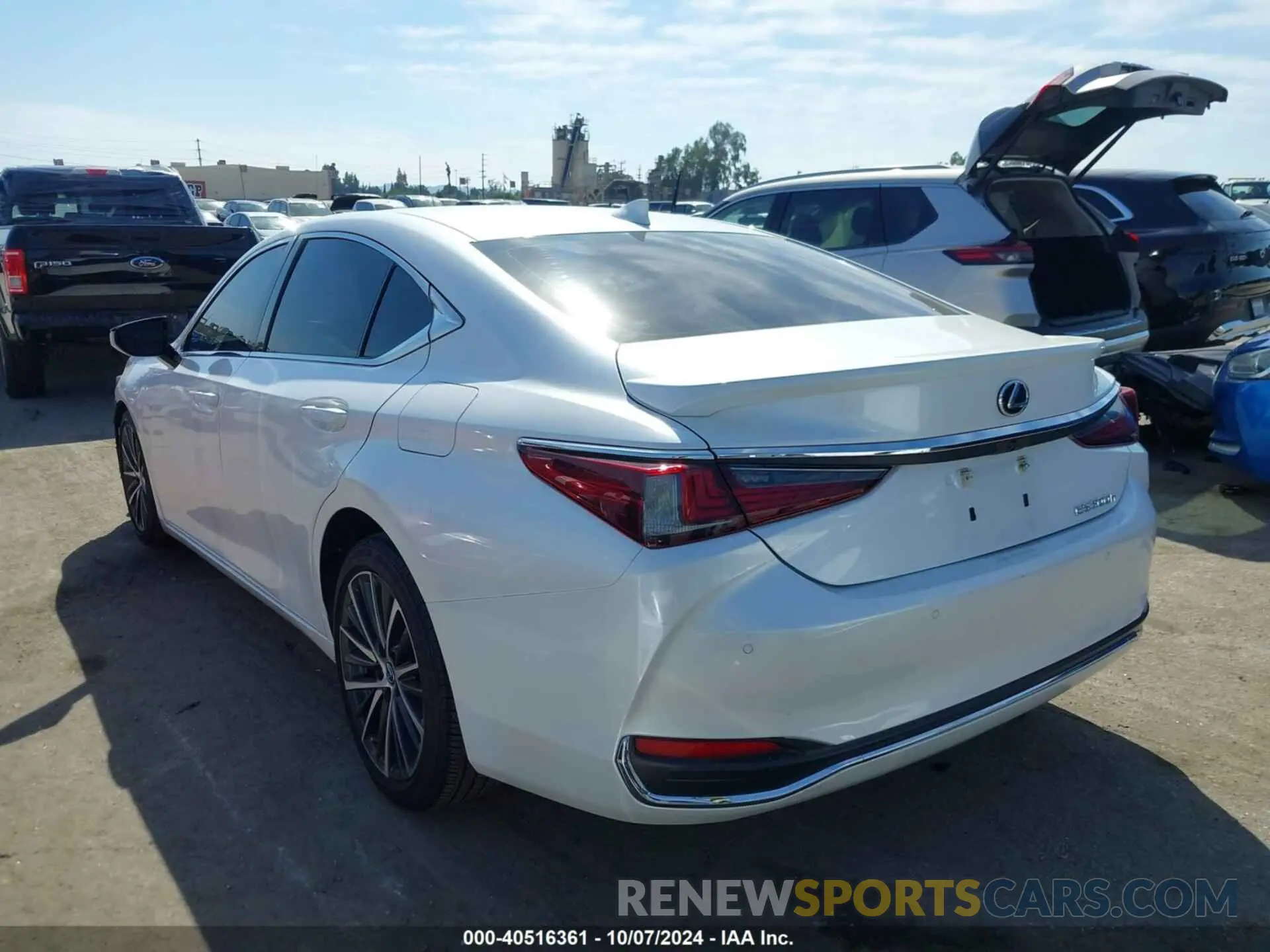 3 fotografías del automóvil dañado 58ADA1C14PU034863 LEXUS ES 300H 2023