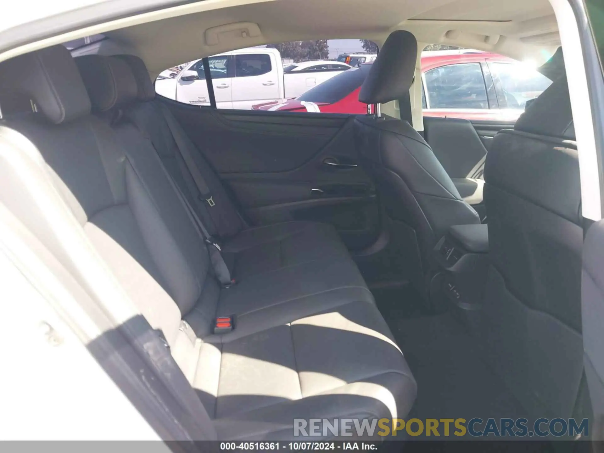 8 fotografías del automóvil dañado 58ADA1C14PU034863 LEXUS ES 300H 2023