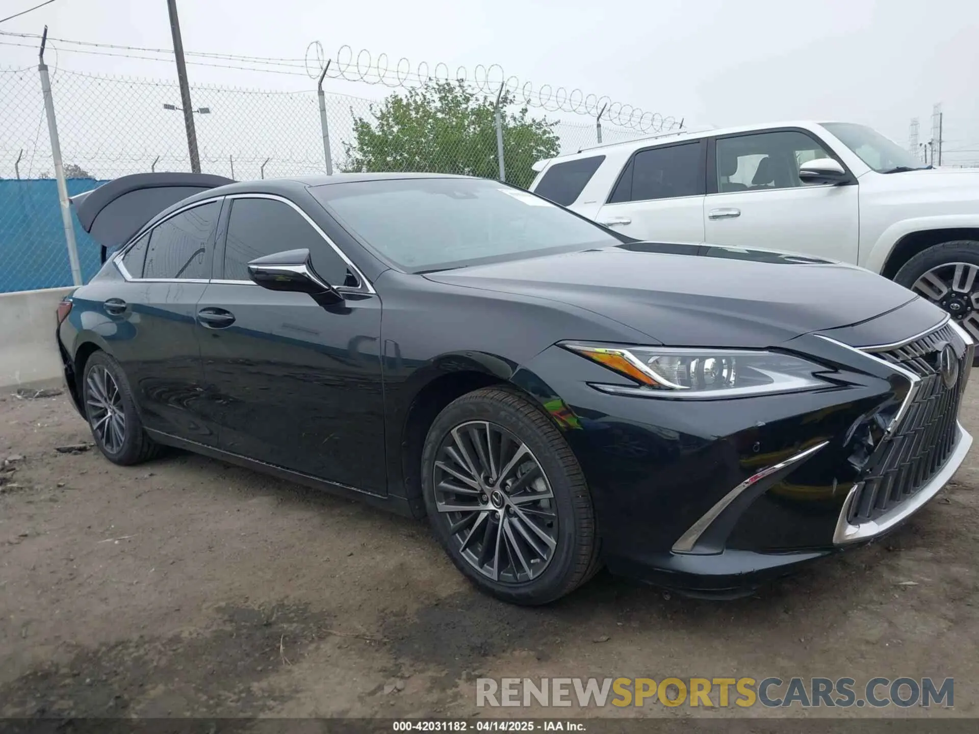 13 fotografías del automóvil dañado 58ADA1C16PU029969 LEXUS ES 300H 2023