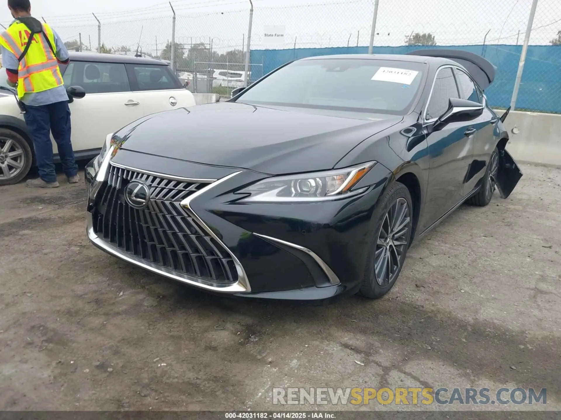 2 fotografías del automóvil dañado 58ADA1C16PU029969 LEXUS ES 300H 2023