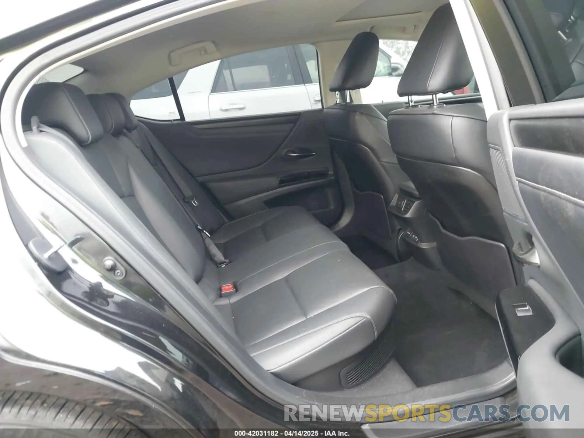 8 fotografías del automóvil dañado 58ADA1C16PU029969 LEXUS ES 300H 2023
