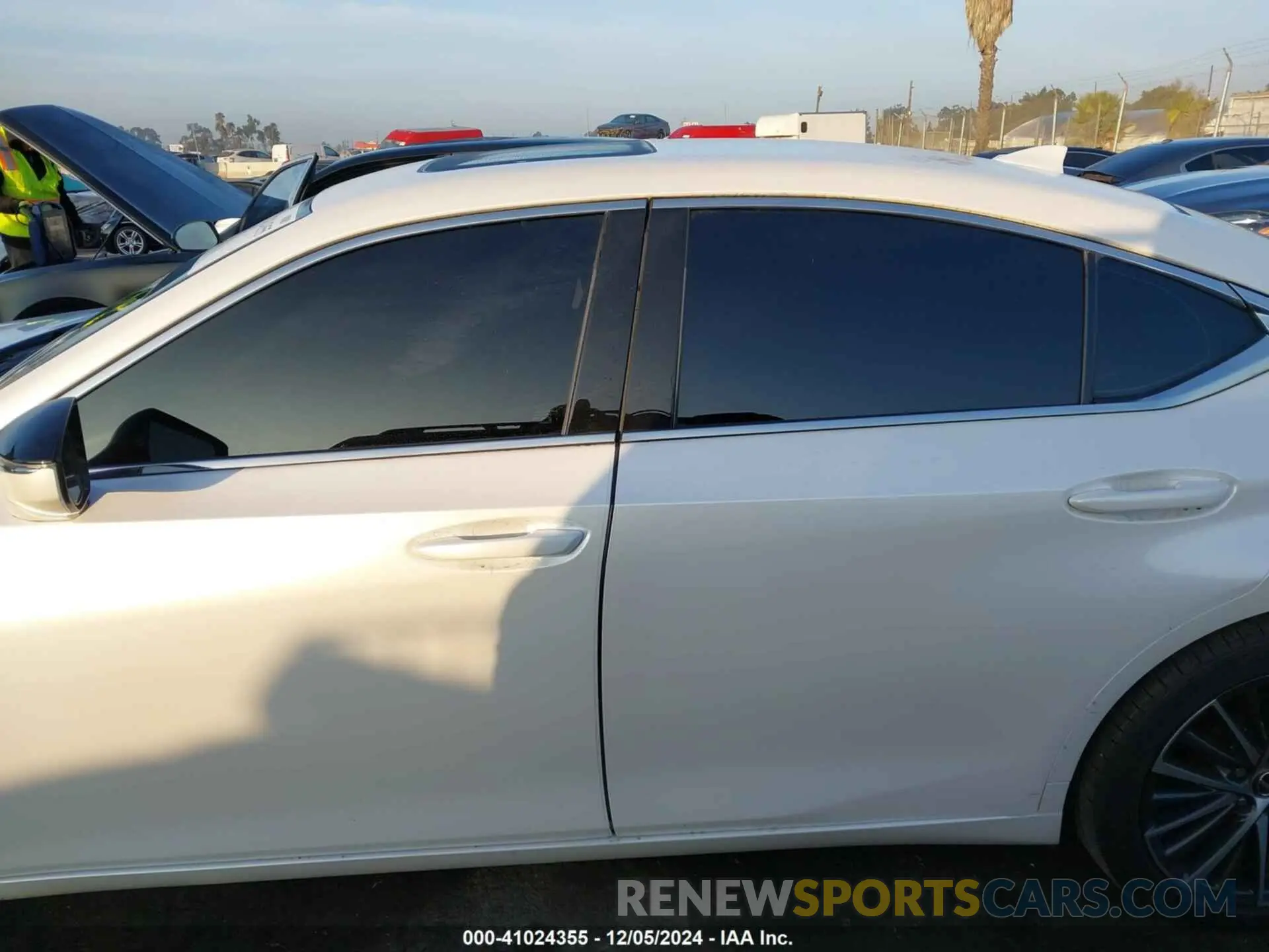 14 fotografías del automóvil dañado 58ADA1C1XPU027710 LEXUS ES 300H 2023