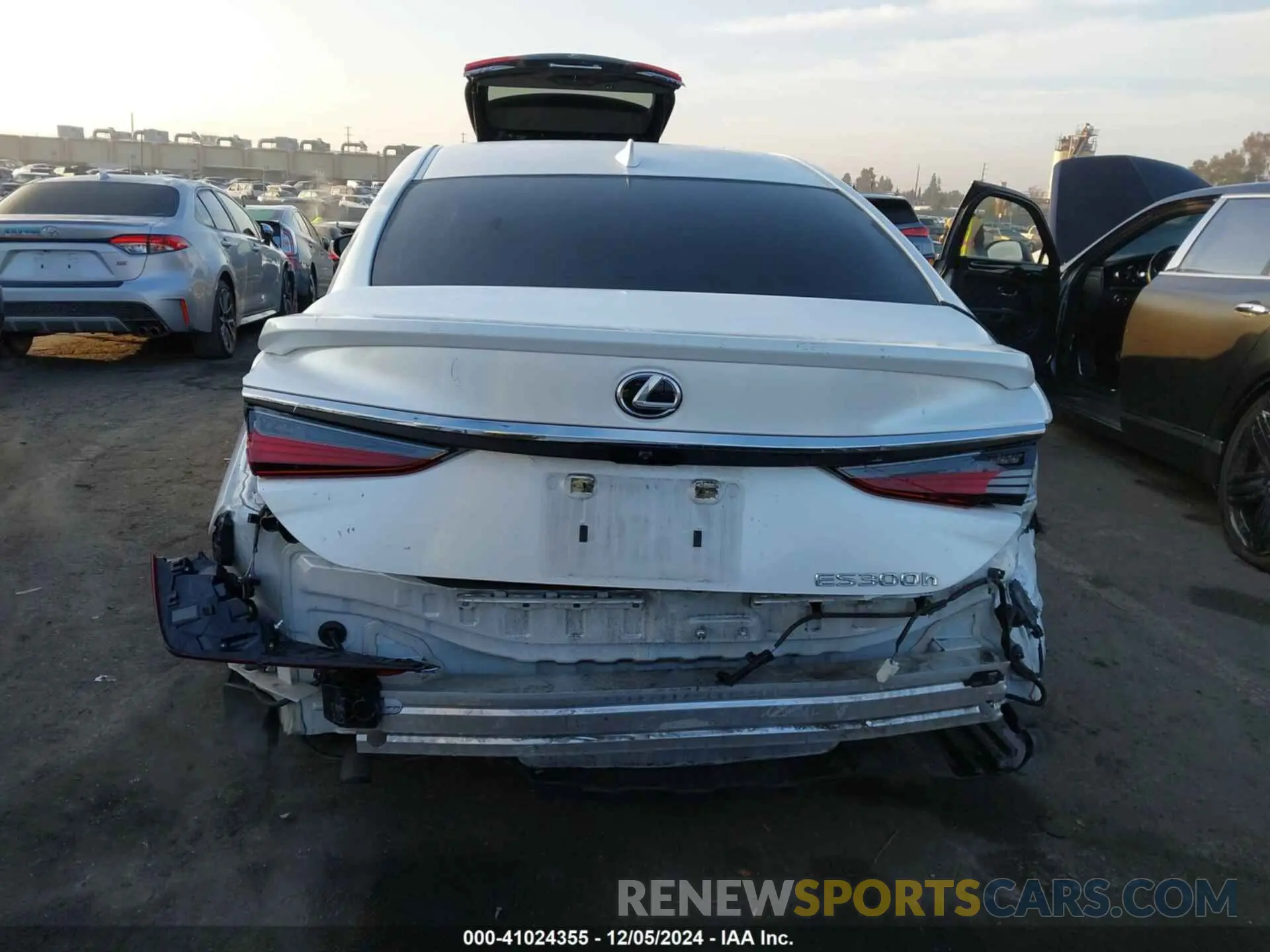 16 fotografías del automóvil dañado 58ADA1C1XPU027710 LEXUS ES 300H 2023