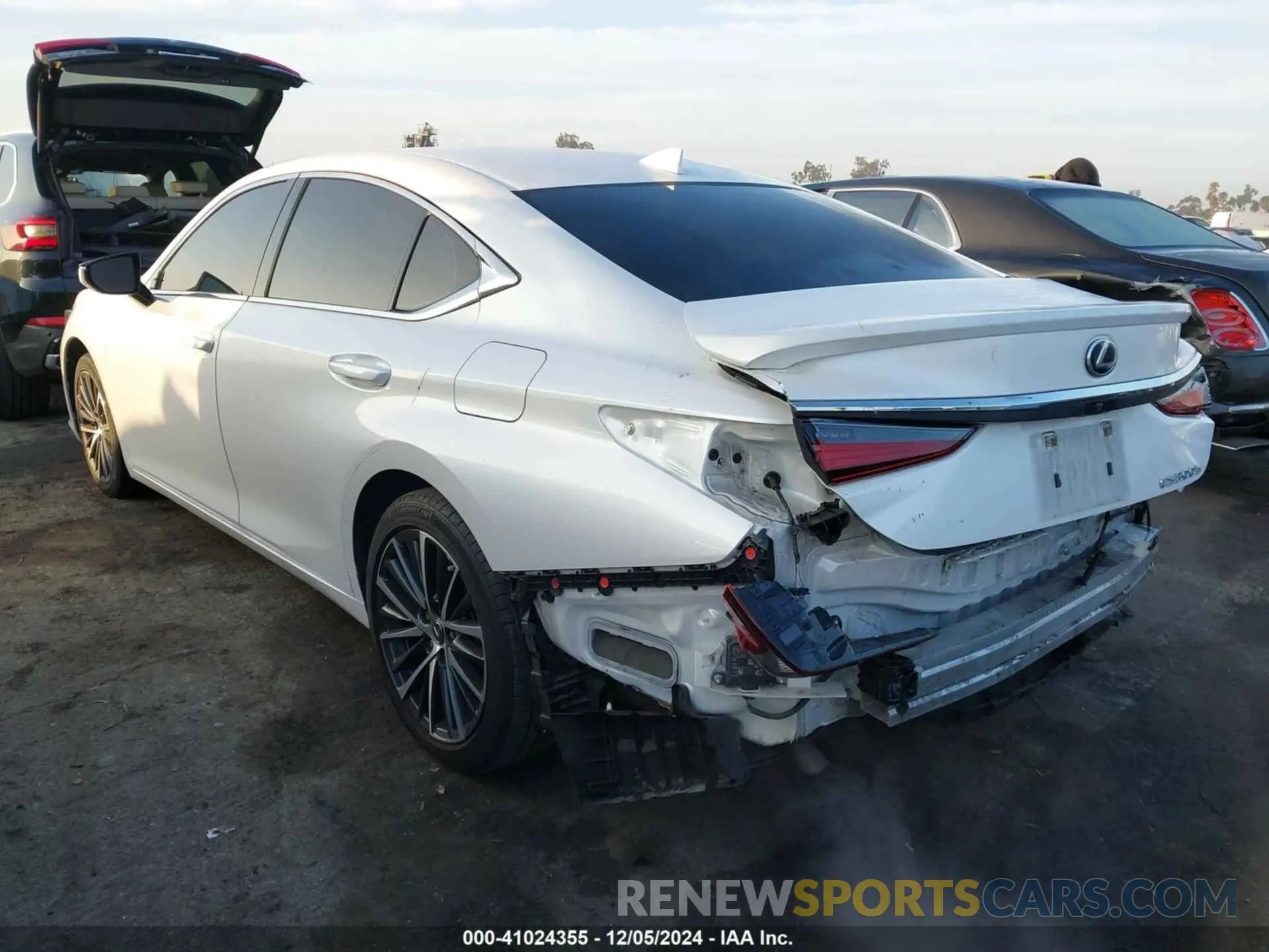 3 fotografías del automóvil dañado 58ADA1C1XPU027710 LEXUS ES 300H 2023