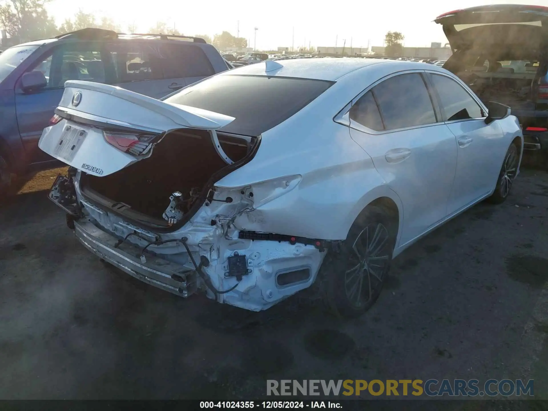 4 fotografías del automóvil dañado 58ADA1C1XPU027710 LEXUS ES 300H 2023