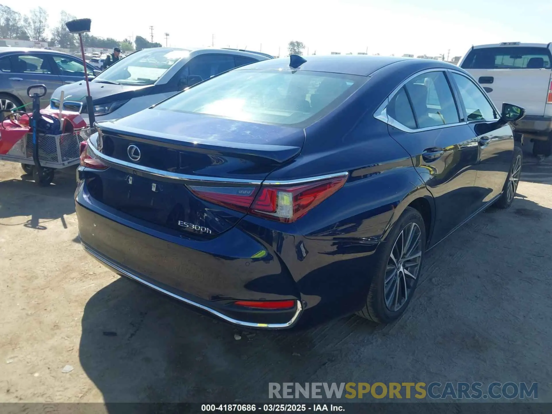 4 fotografías del automóvil dañado 58ADA1C1XPU036018 LEXUS ES 300H 2023