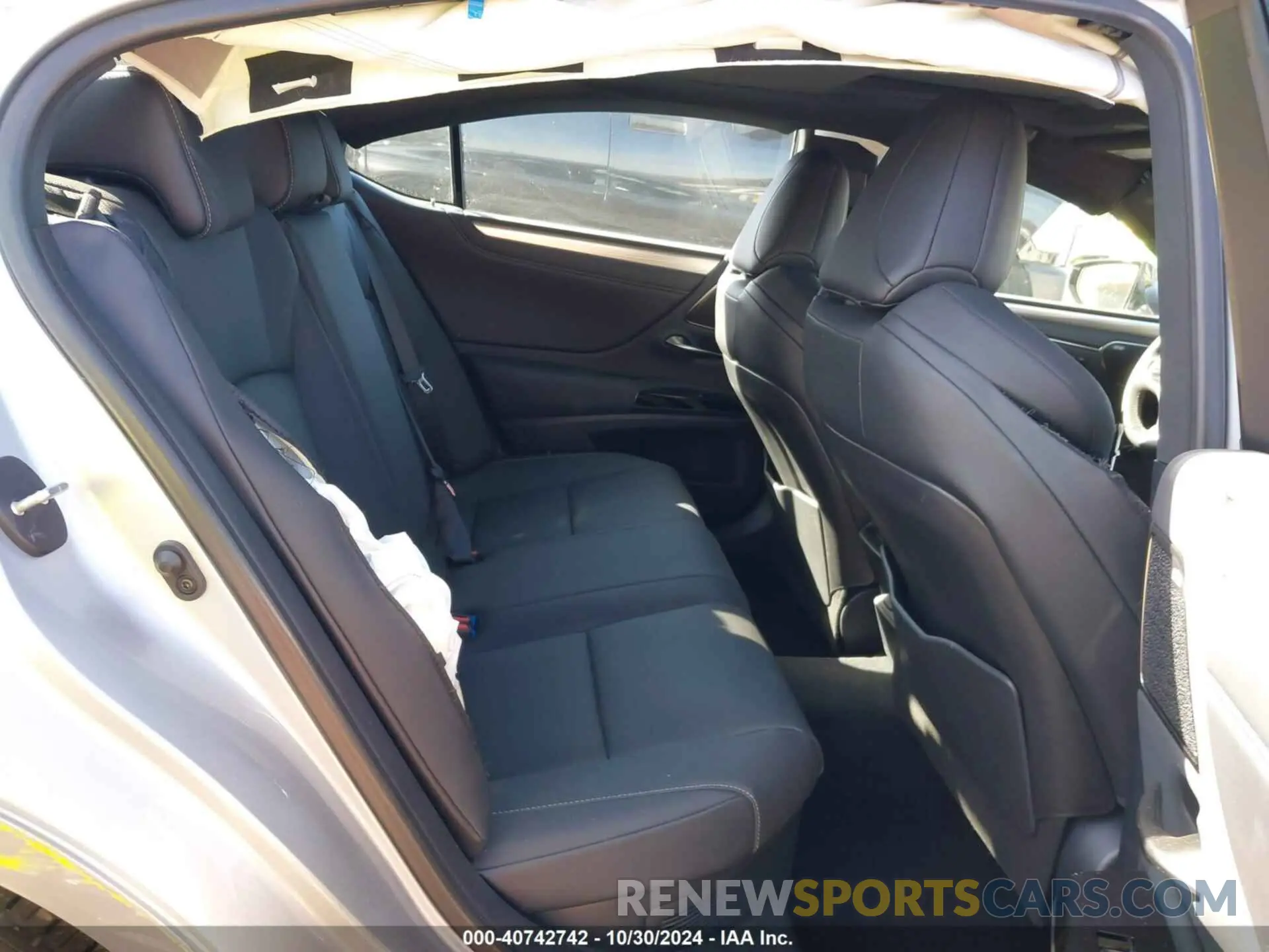 8 fotografías del automóvil dañado 58ABA1C15RU040035 LEXUS ES 300H 2024