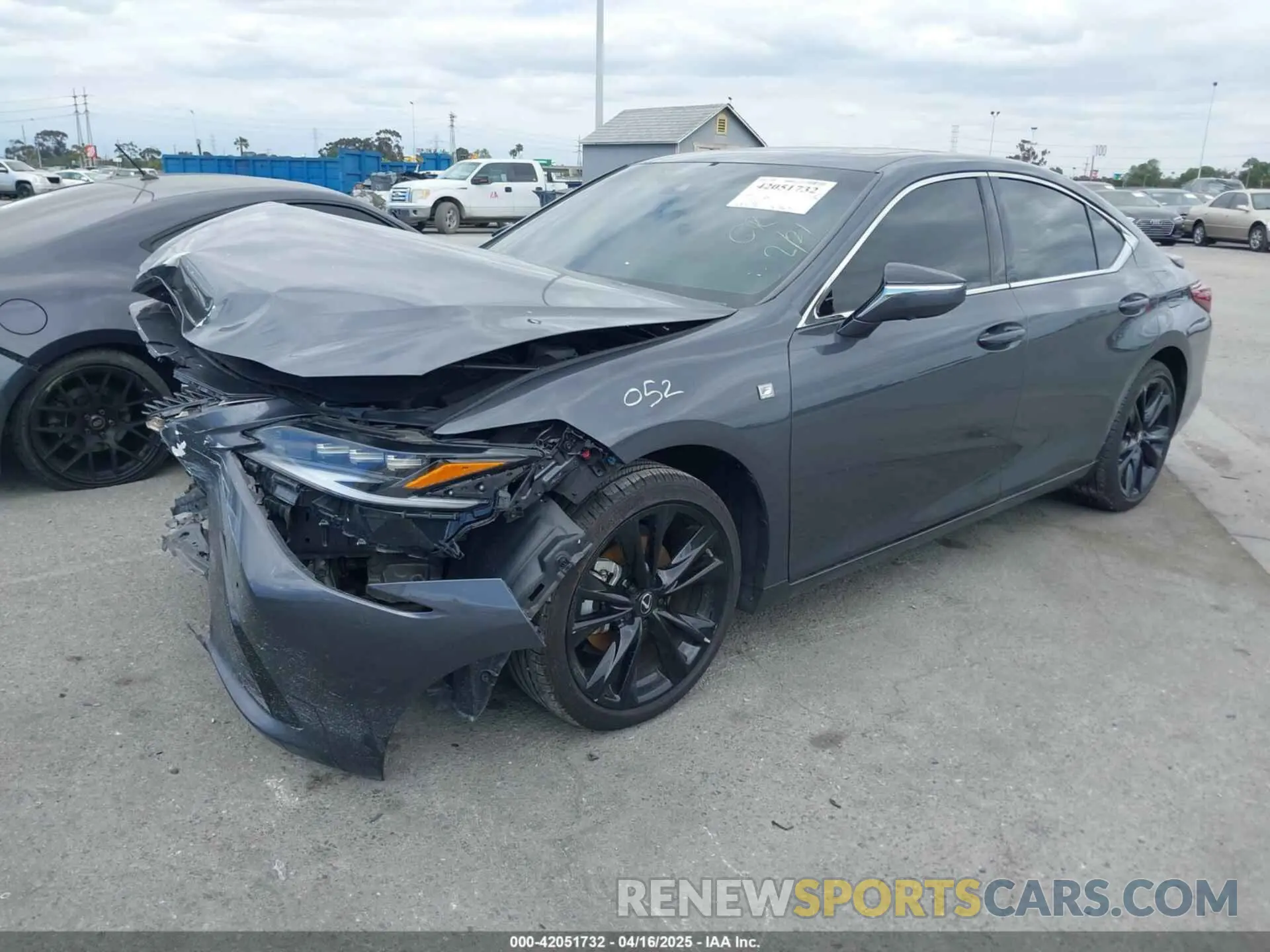 2 fotografías del automóvil dañado 58ABA1C18RU039512 LEXUS ES 300H 2024