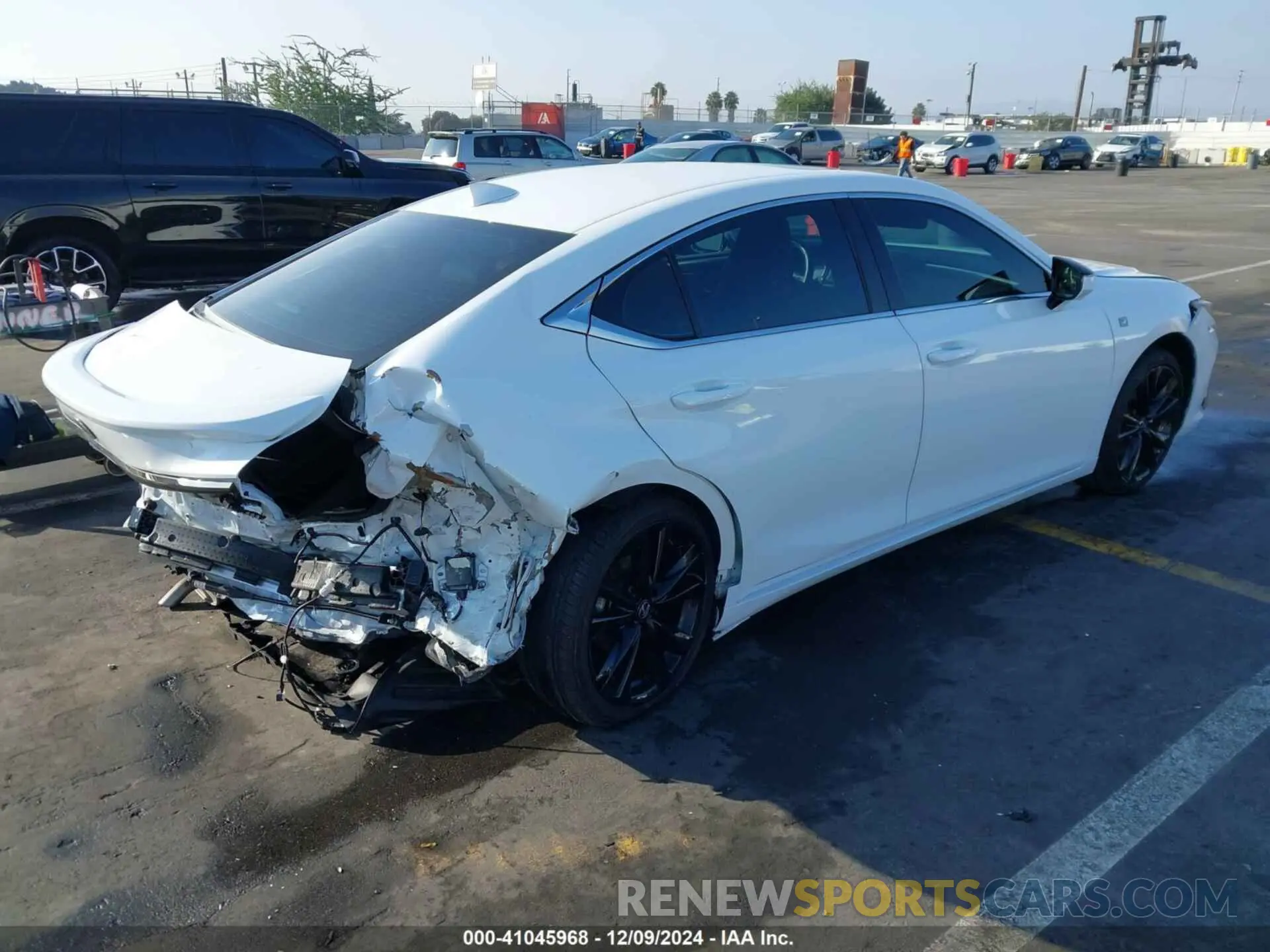 4 fotografías del automóvil dañado 58ABA1C1XRU038202 LEXUS ES 300H 2024