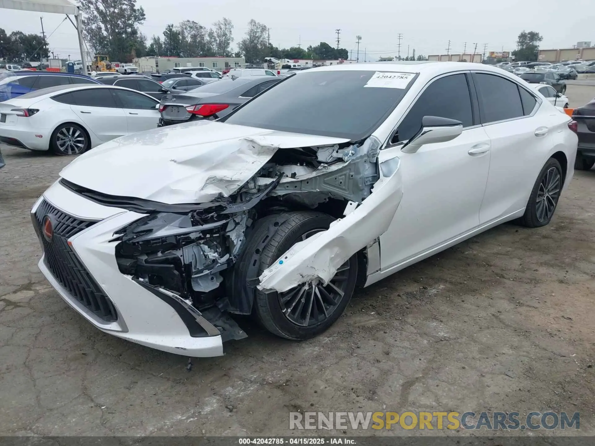 2 fotografías del automóvil dañado 58ADA1C13RU041919 LEXUS ES 300H 2024