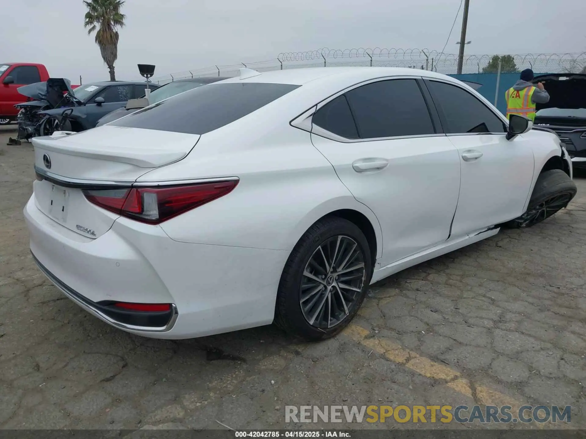 4 fotografías del automóvil dañado 58ADA1C13RU041919 LEXUS ES 300H 2024