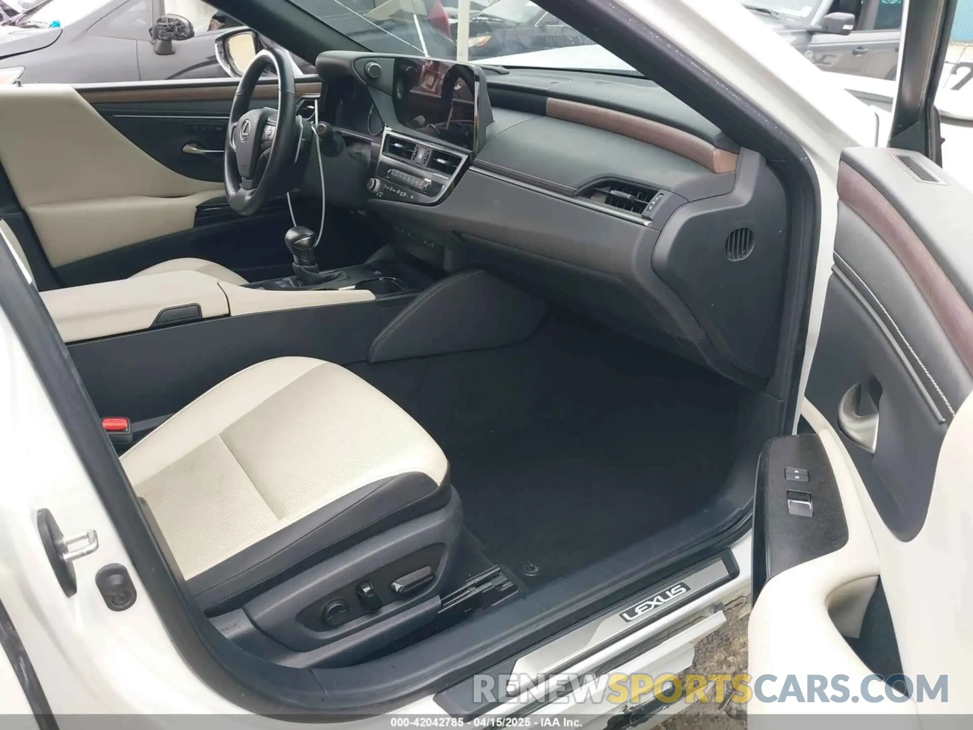 5 fotografías del automóvil dañado 58ADA1C13RU041919 LEXUS ES 300H 2024