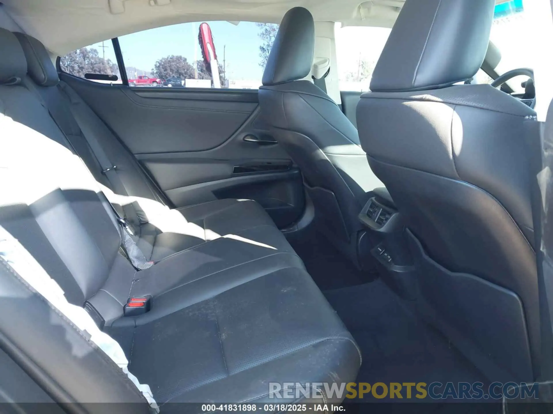 8 fotografías del automóvil dañado 58ADA1C14RU037023 LEXUS ES 300H 2024