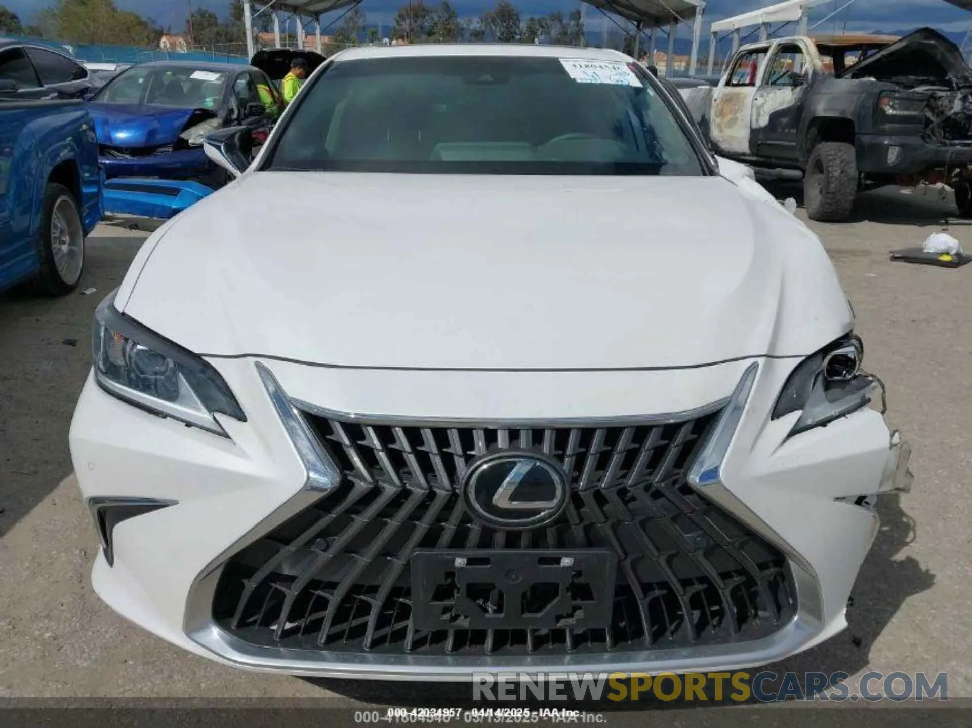 13 fotografías del automóvil dañado 58ADA1C14RU053612 LEXUS ES 300H 2024