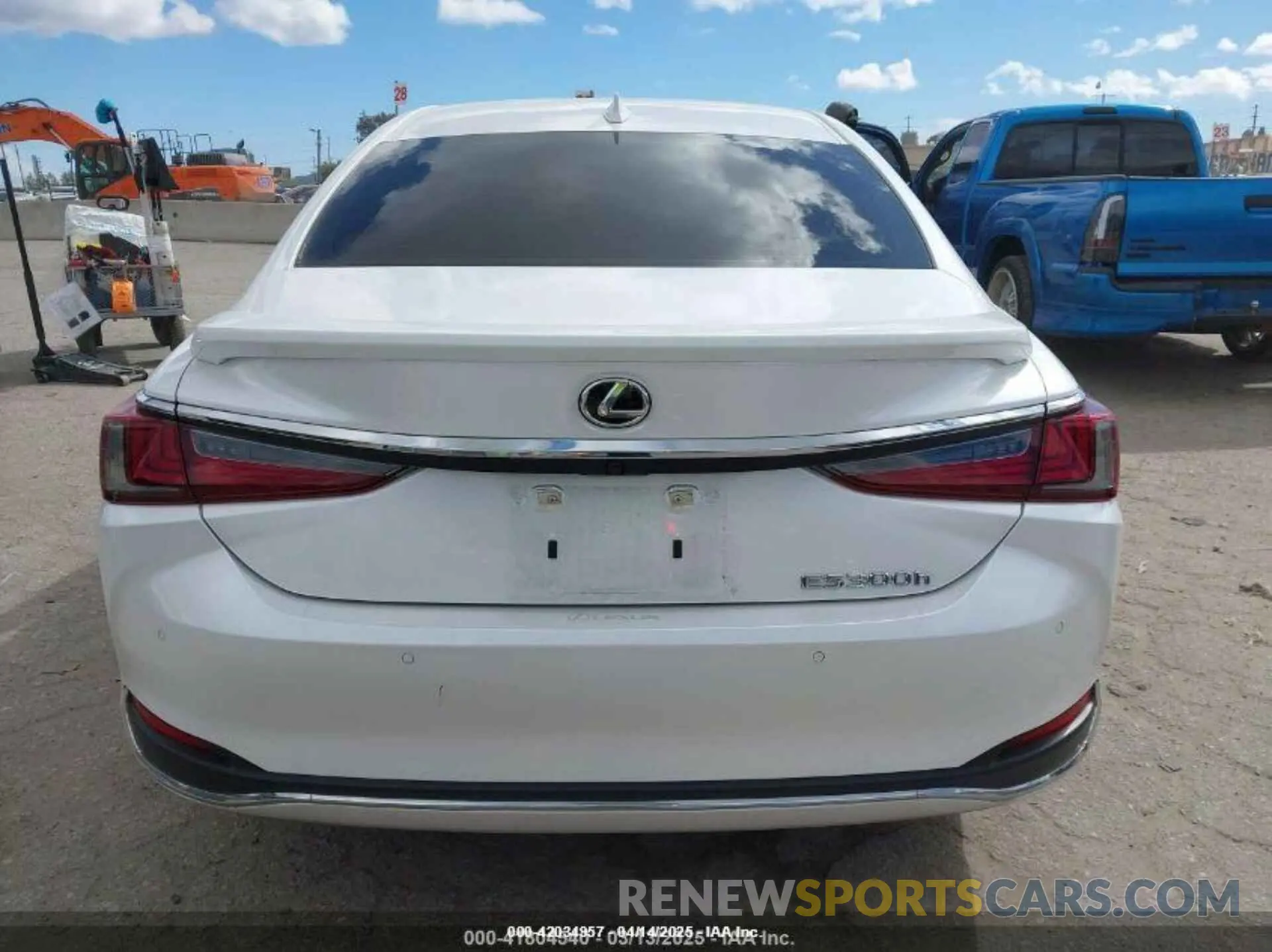 16 fotografías del automóvil dañado 58ADA1C14RU053612 LEXUS ES 300H 2024