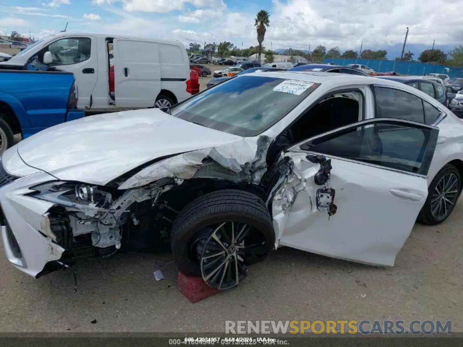 17 fotografías del automóvil dañado 58ADA1C14RU053612 LEXUS ES 300H 2024
