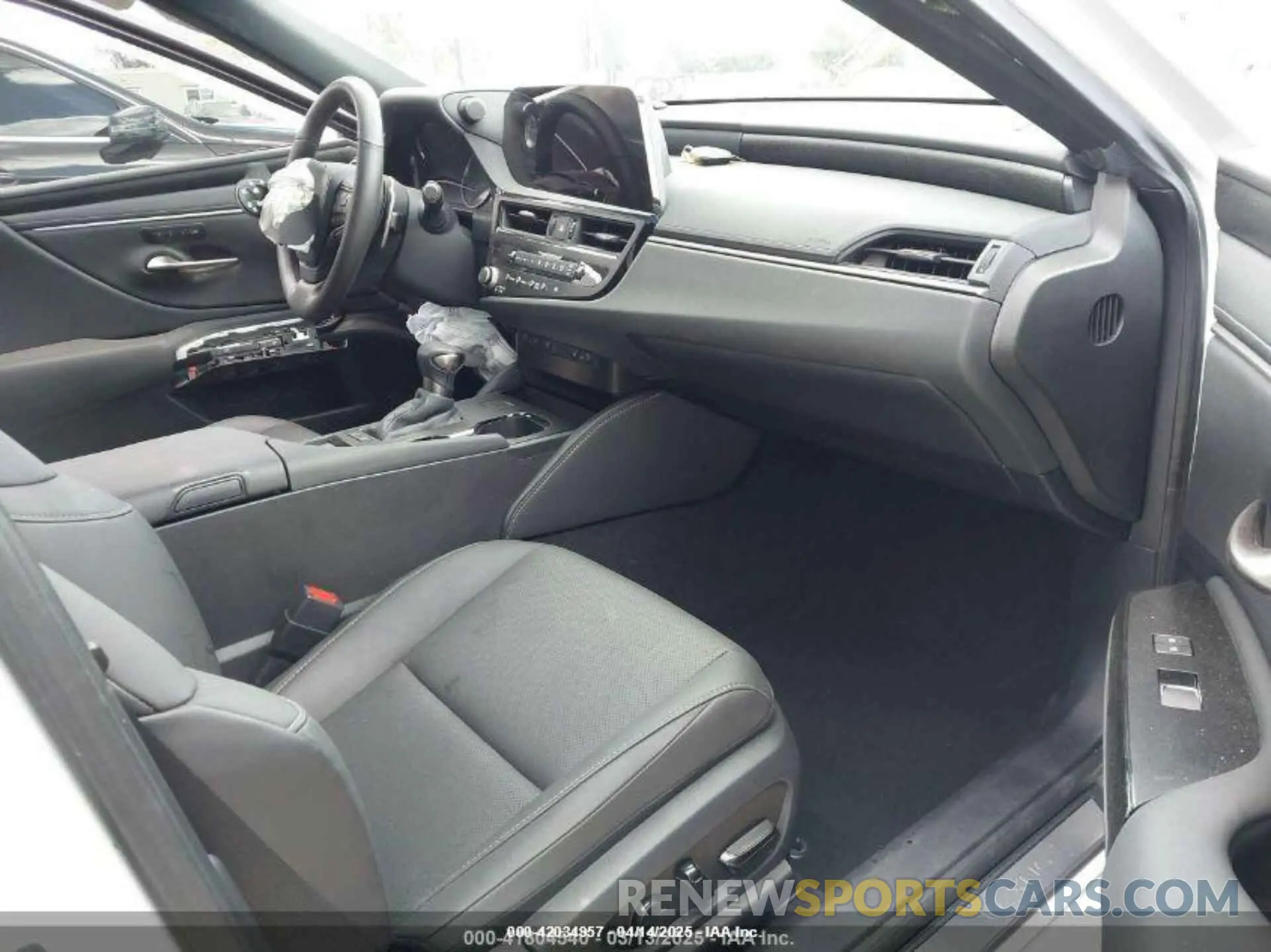 5 fotografías del automóvil dañado 58ADA1C14RU053612 LEXUS ES 300H 2024