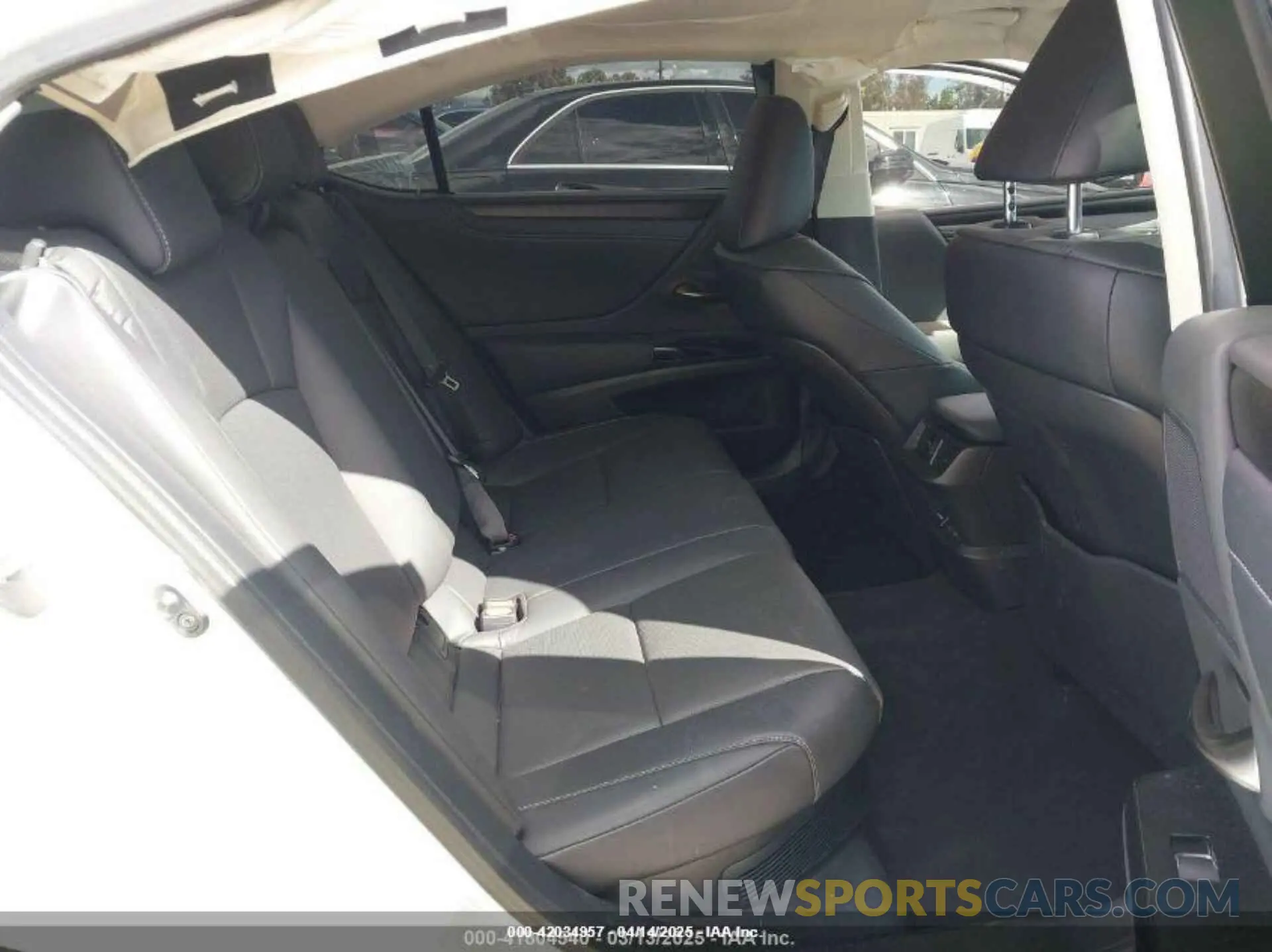 8 fotografías del automóvil dañado 58ADA1C14RU053612 LEXUS ES 300H 2024