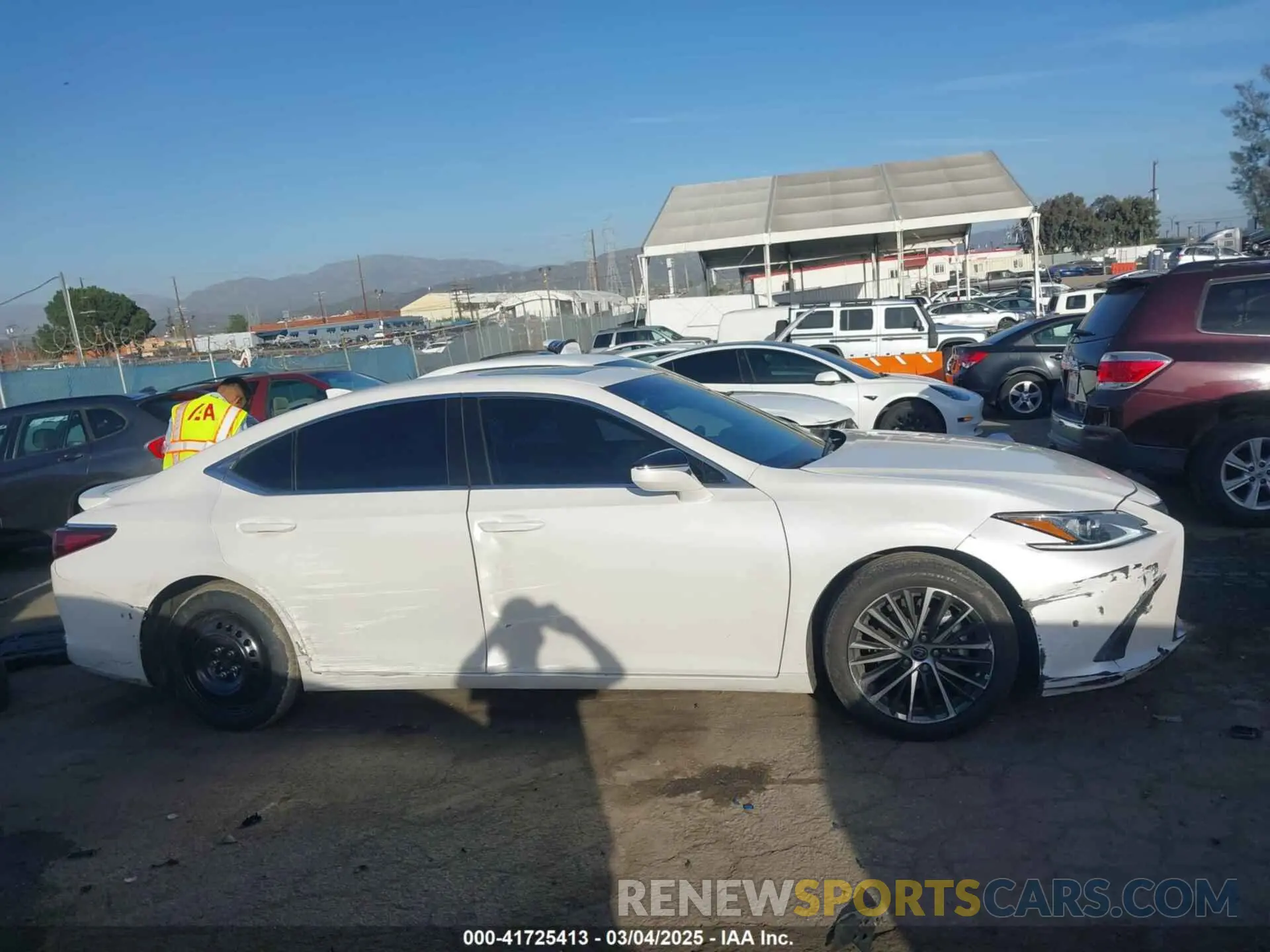 14 fotografías del automóvil dañado 58ADA1C15RU039394 LEXUS ES 300H 2024