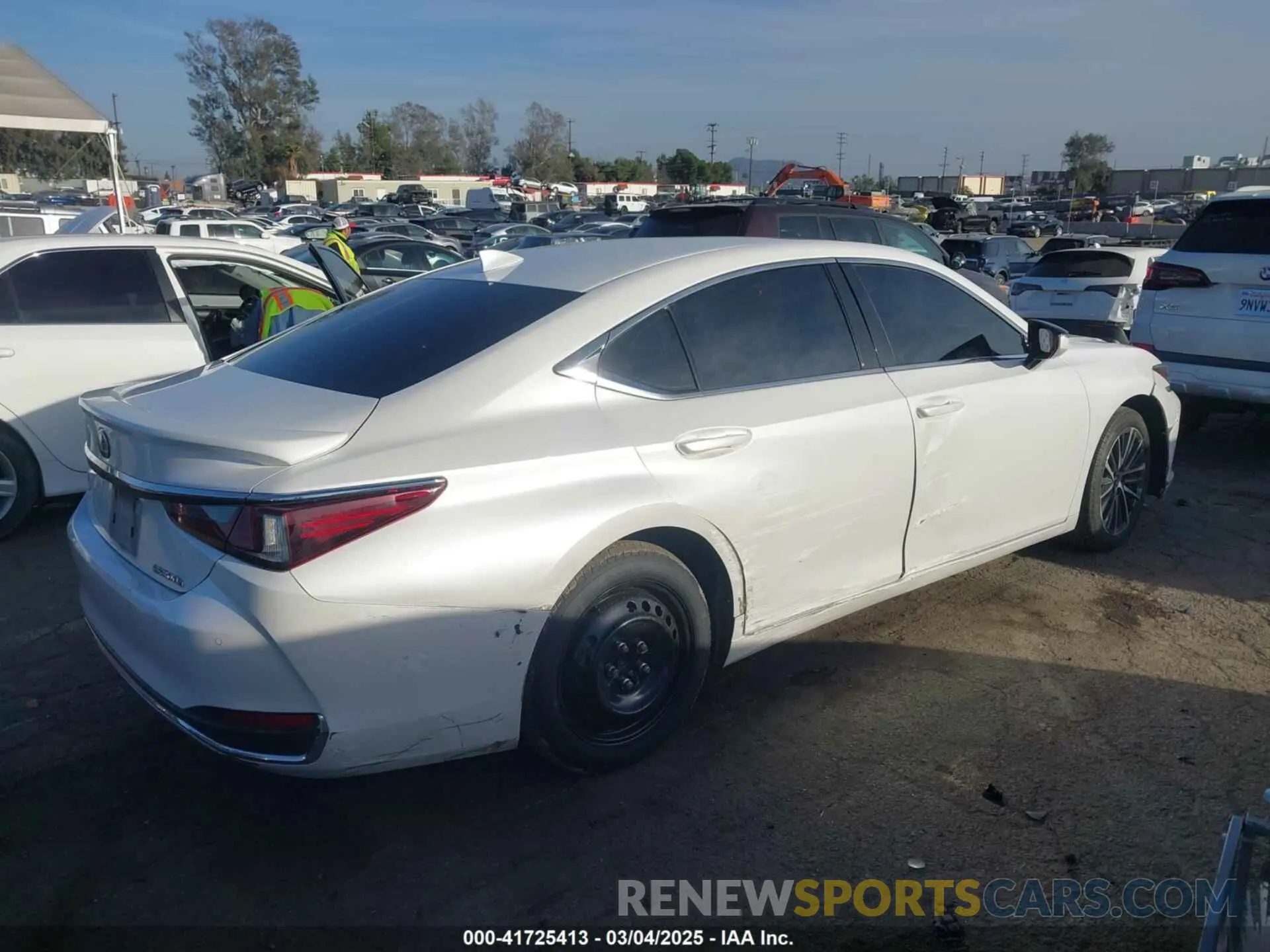 4 fotografías del automóvil dañado 58ADA1C15RU039394 LEXUS ES 300H 2024