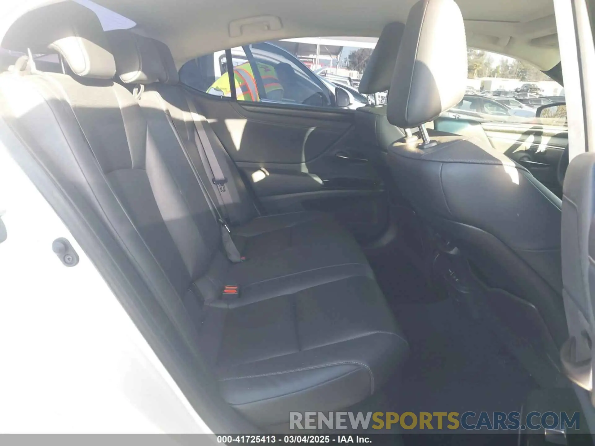 8 fotografías del automóvil dañado 58ADA1C15RU039394 LEXUS ES 300H 2024