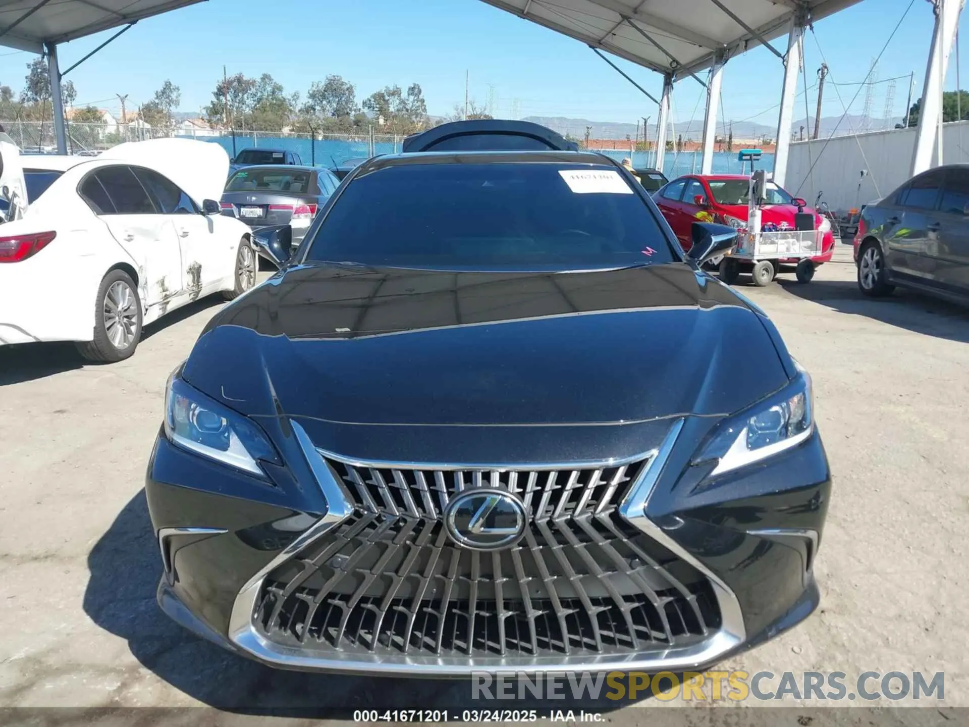 13 fotografías del automóvil dañado 58ADA1C15RU047172 LEXUS ES 300H 2024