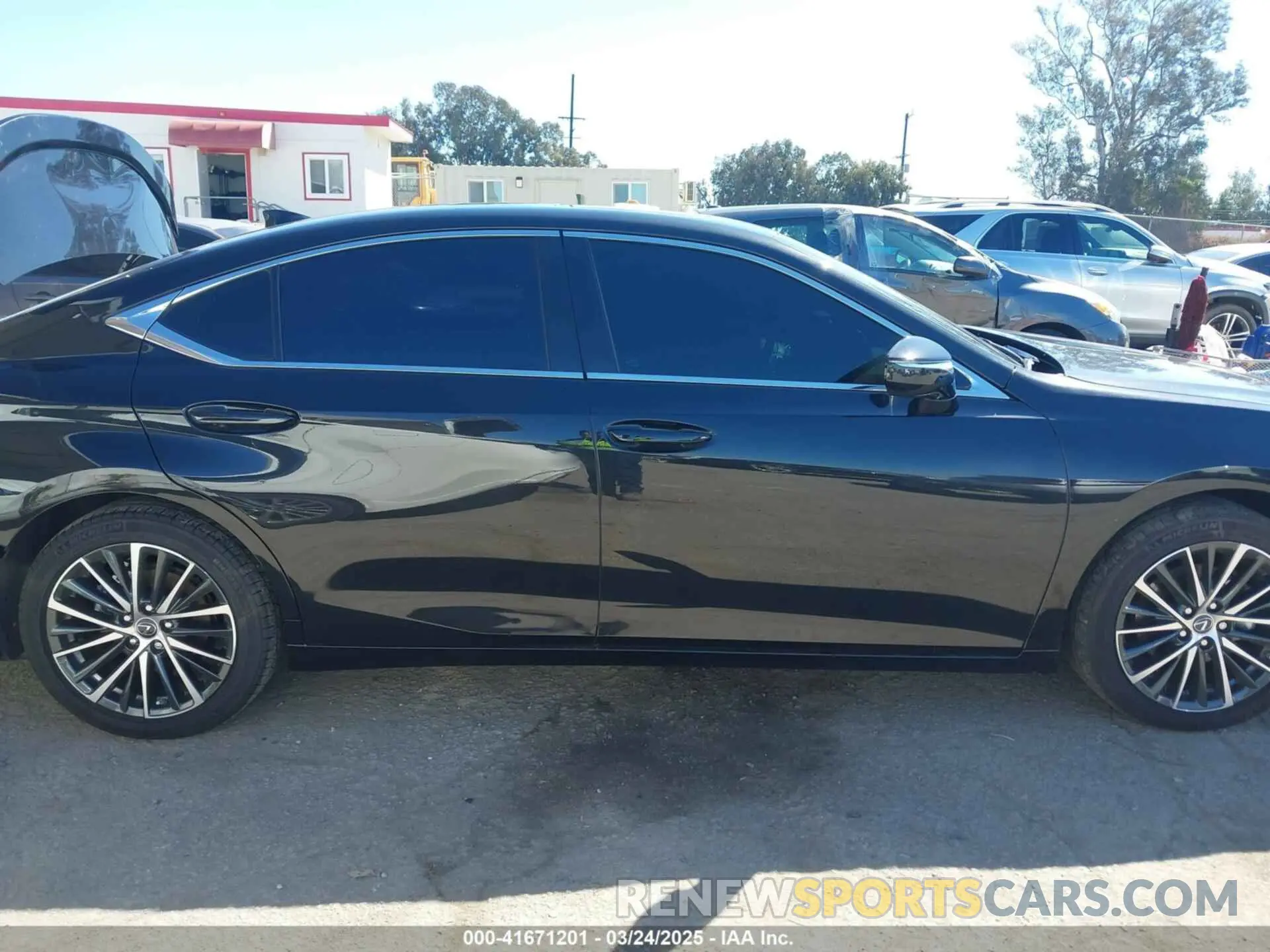 14 fotografías del automóvil dañado 58ADA1C15RU047172 LEXUS ES 300H 2024