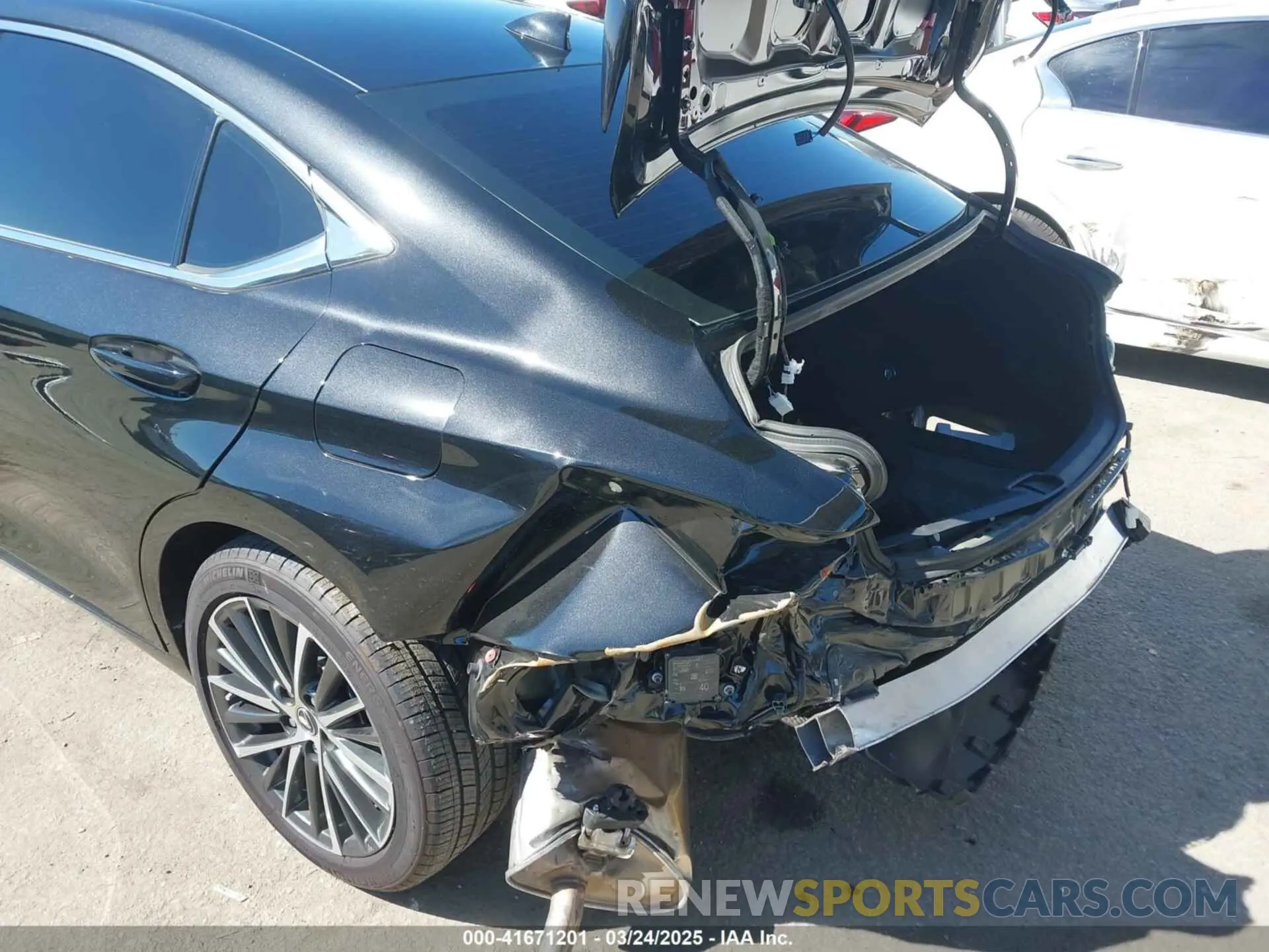 6 fotografías del automóvil dañado 58ADA1C15RU047172 LEXUS ES 300H 2024