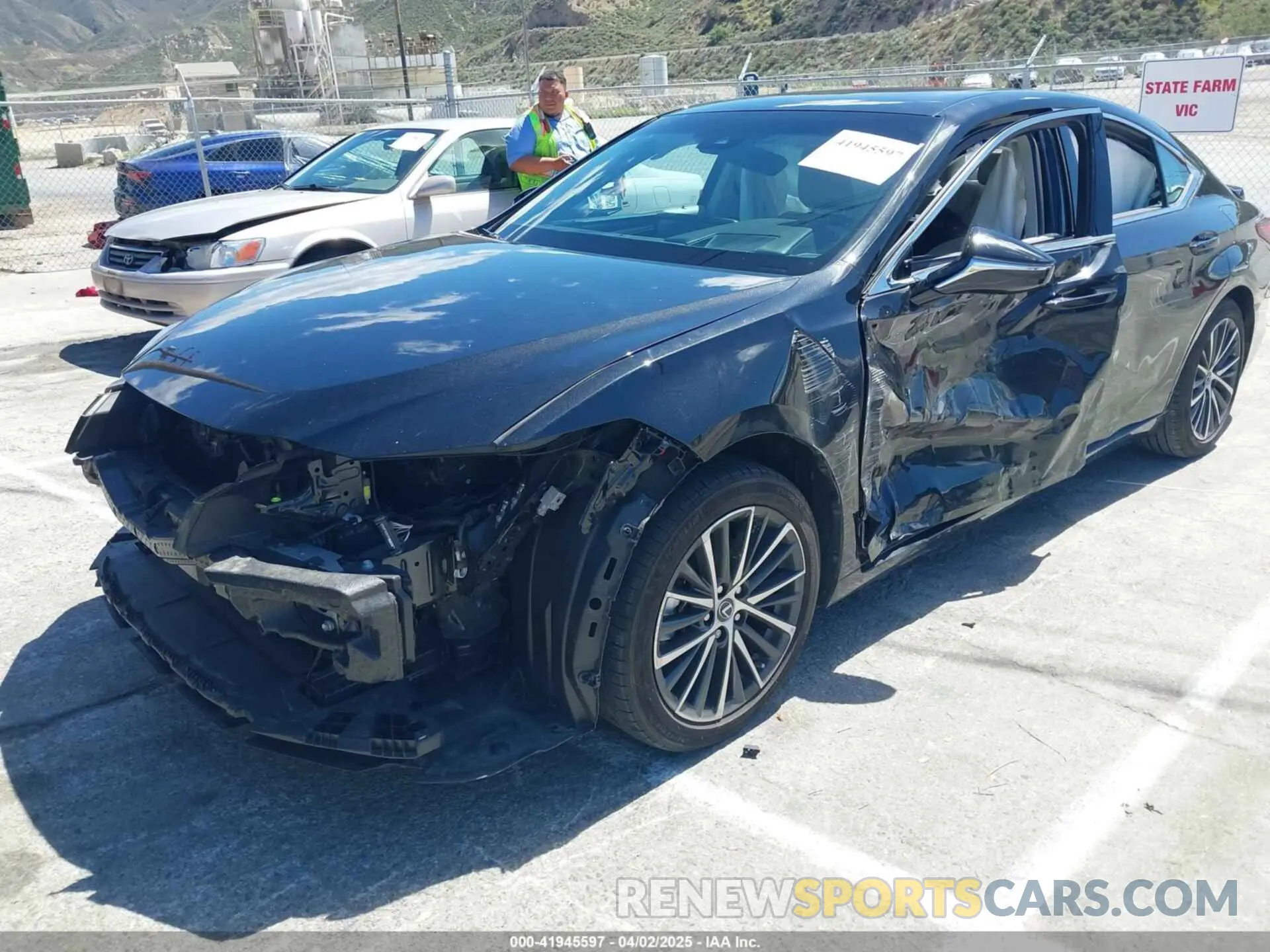 2 fotografías del automóvil dañado 58ADA1C17RU043866 LEXUS ES 300H 2024